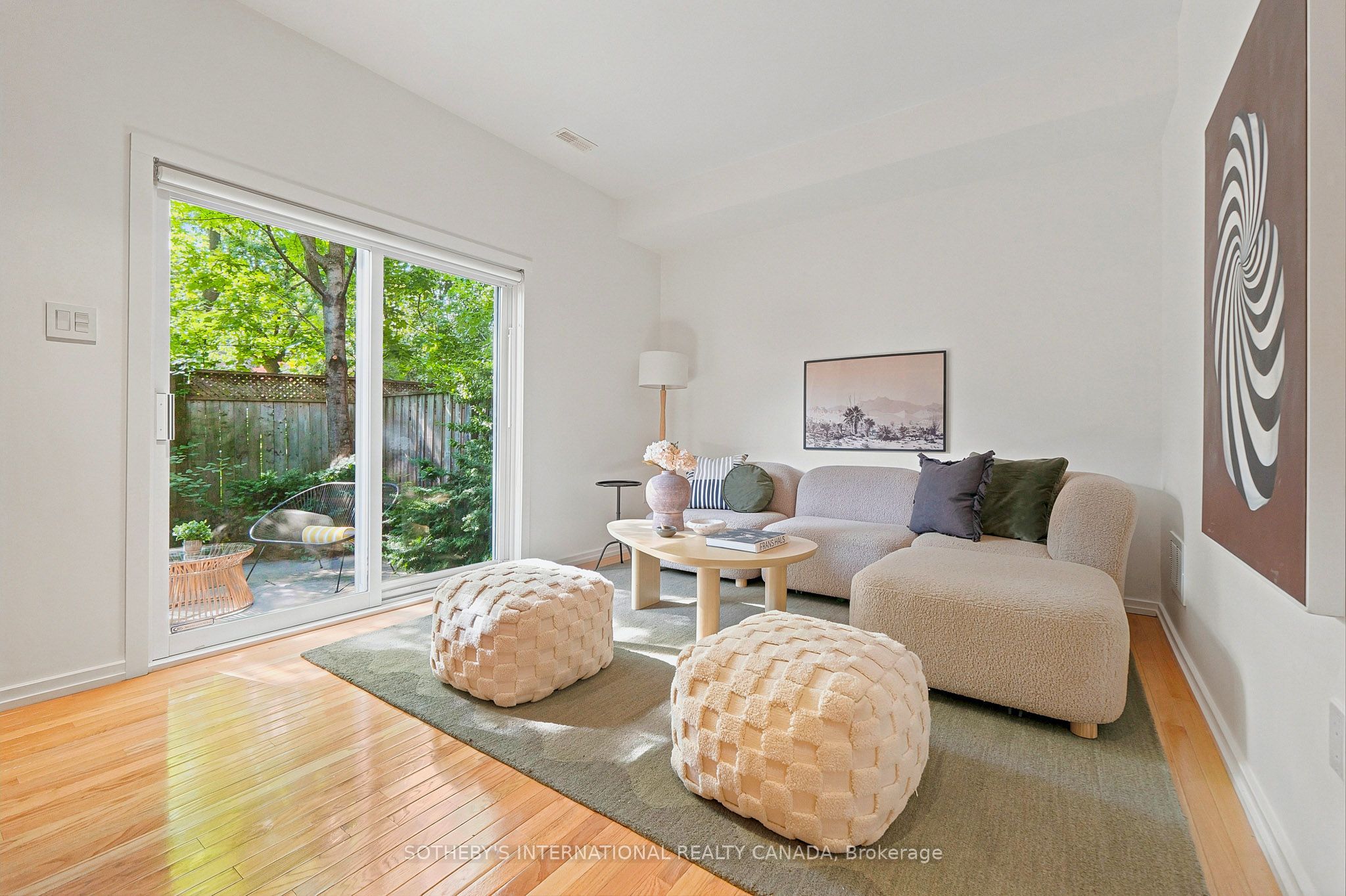 2 Sibelius Lane, Toronto, ON M5R 3V8