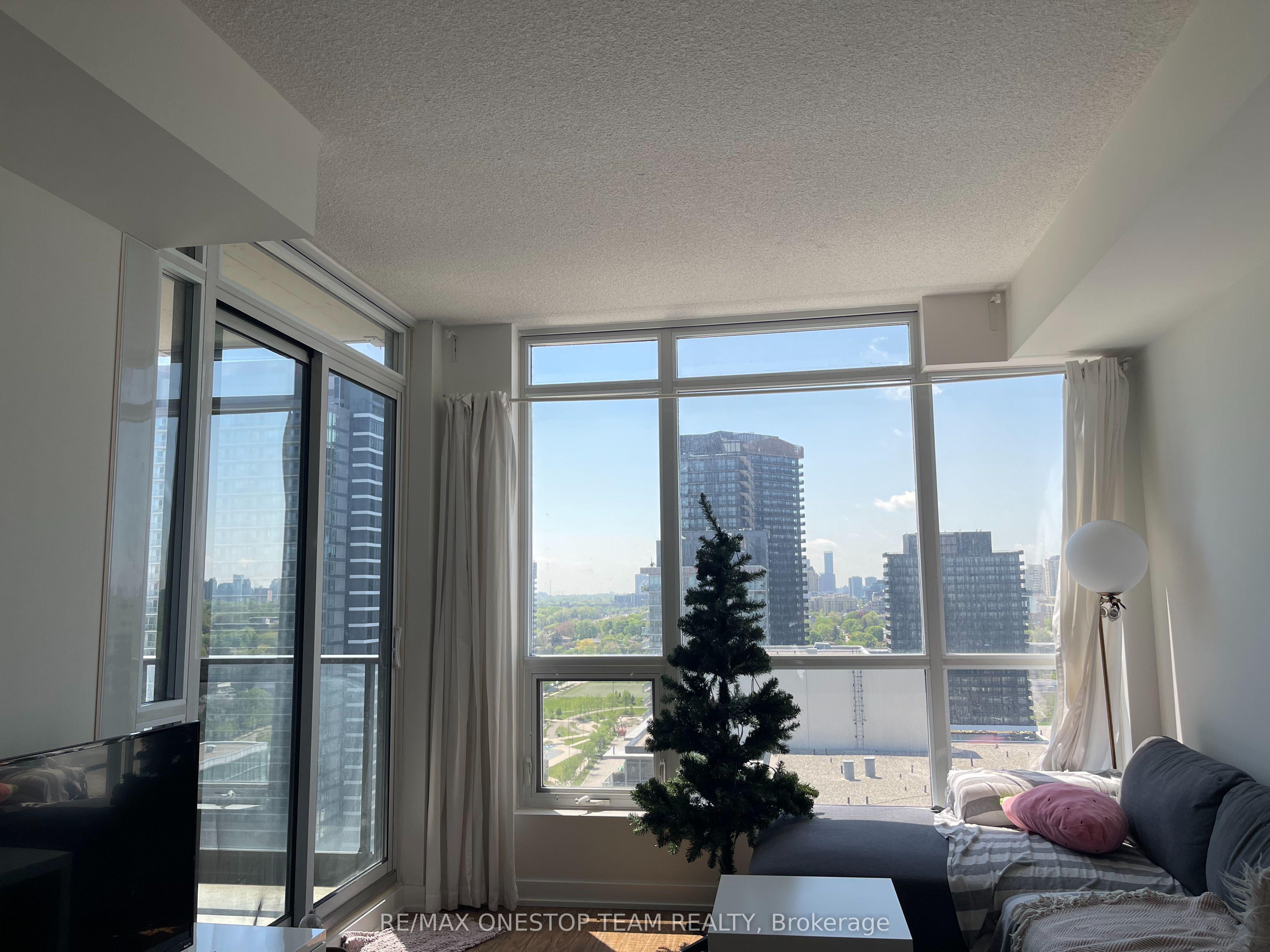 29 Singer Court 2503, Toronto, ON M2K 0B3 photo 4