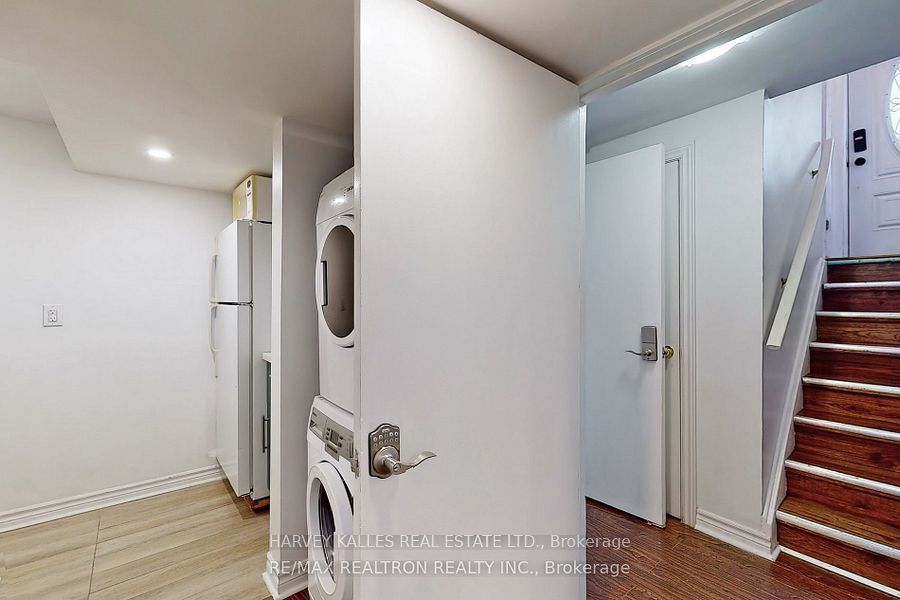 142 Combe Avenue Lower, Toronto, ON M3H 4K1 photo 2