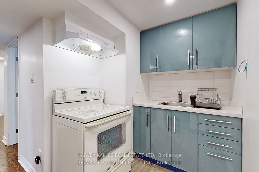 142 Combe Avenue Lower, Toronto, ON M3H 4K1 photo 4