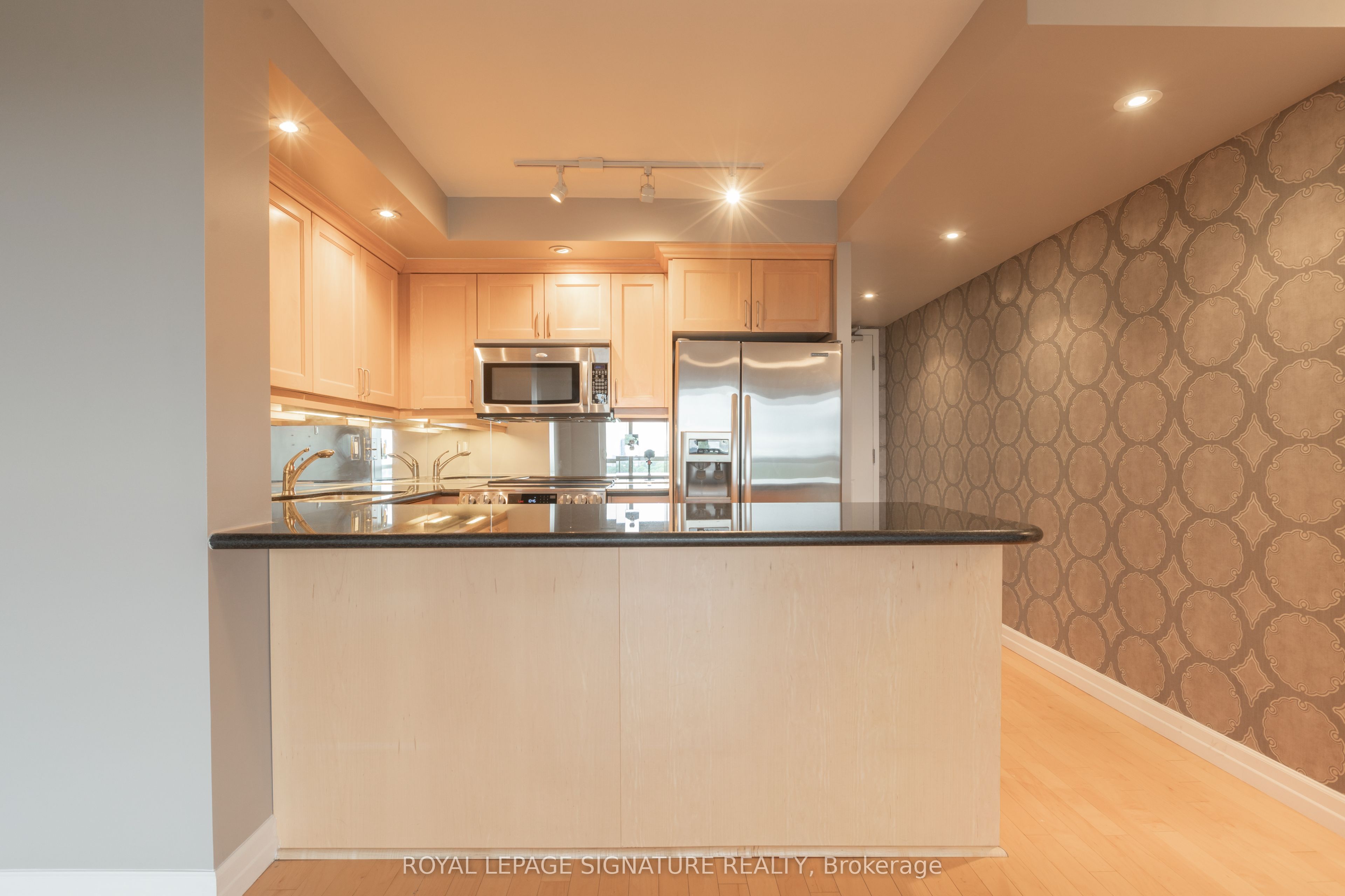 900 Mount Pleasant Road 1208, Toronto, ON M4P 3J9 photo 4