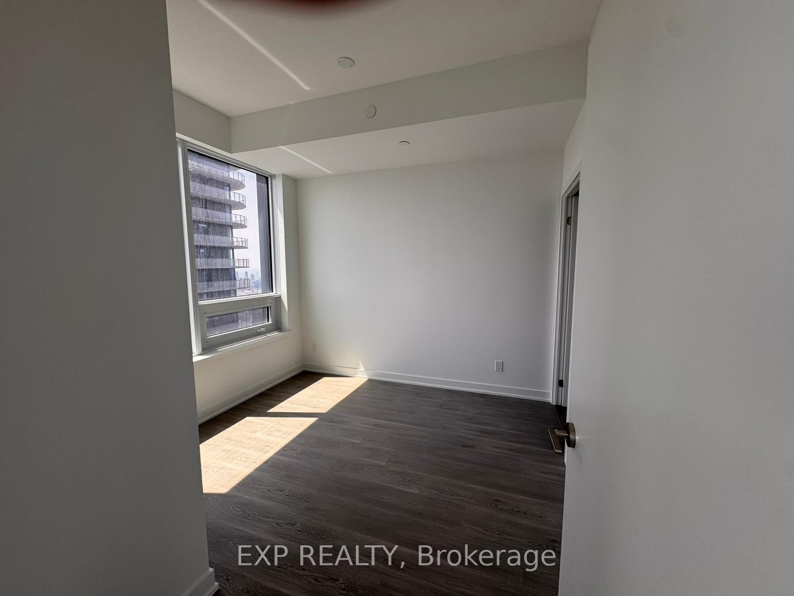 8 Wellesley Street W 5809, Toronto, ON M4Y 0J5 photo 2