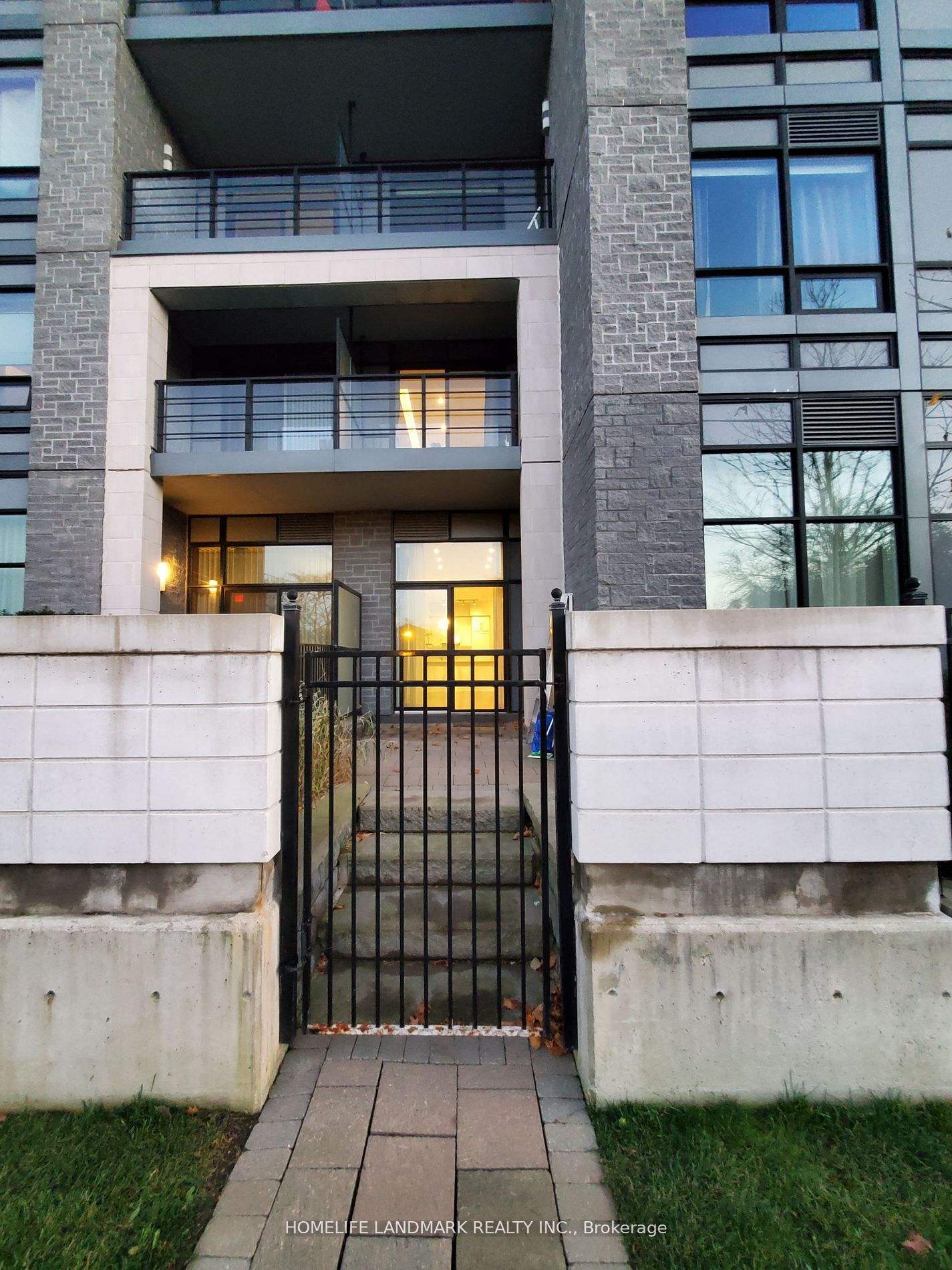 21 Clairtrell Road 116, Toronto, ON M2N 0G8
