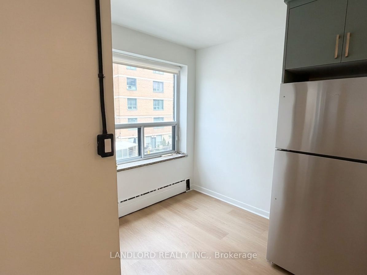 420 Eglinton Avenue E 204, Toronto, ON M4P 1L8 photo 4