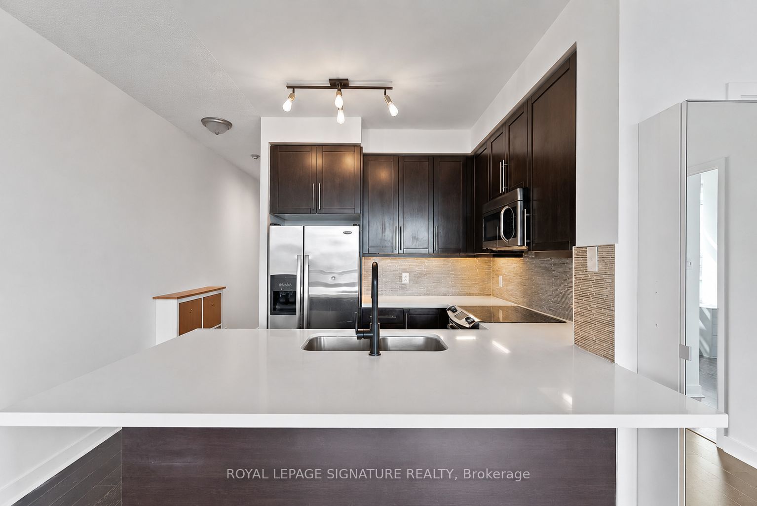 1171 Queen Street W 904, Toronto, ON M6J 0A5 photo 5