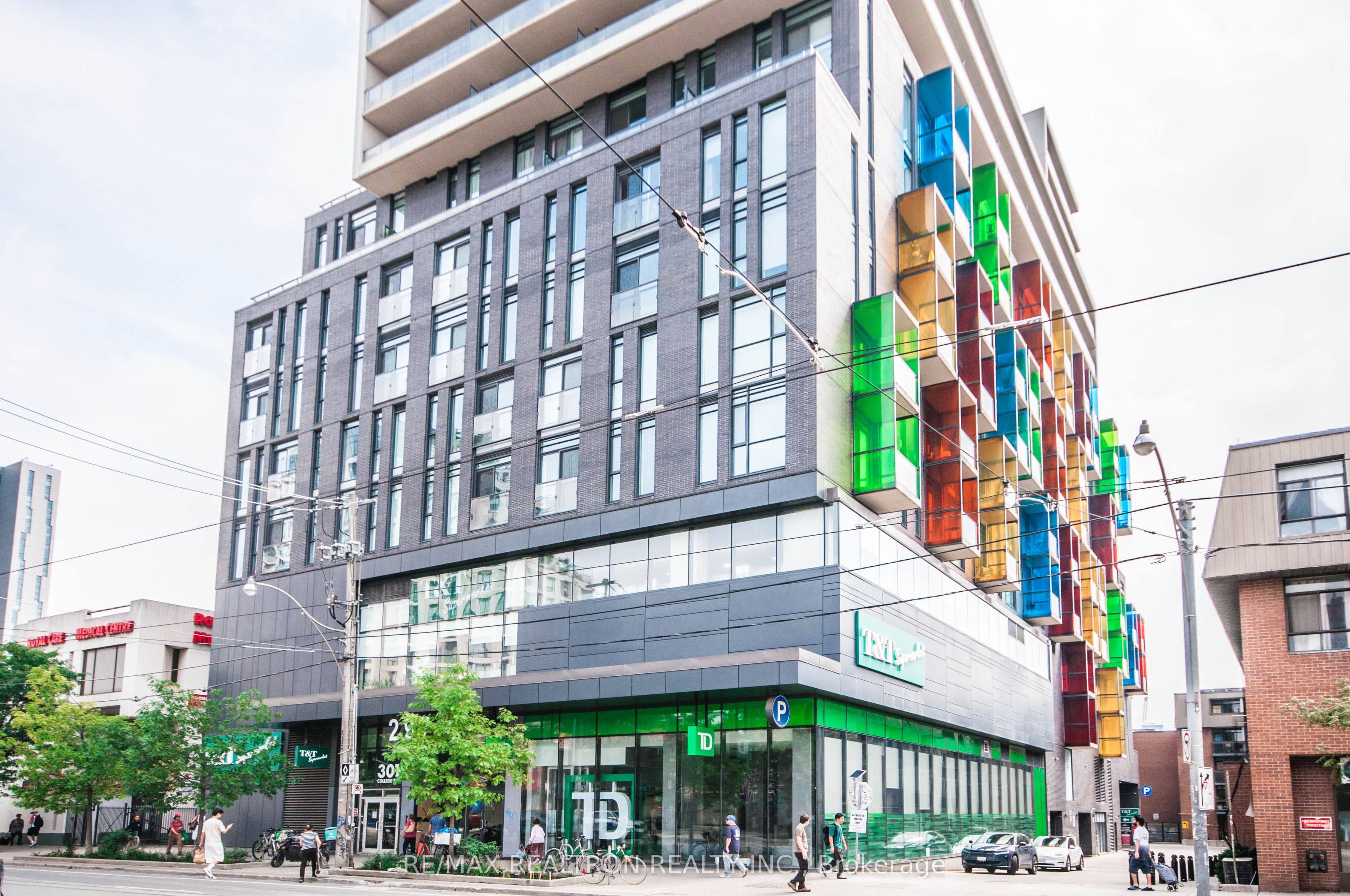 297 College Street 1211, Toronto, ON M5T 1S2