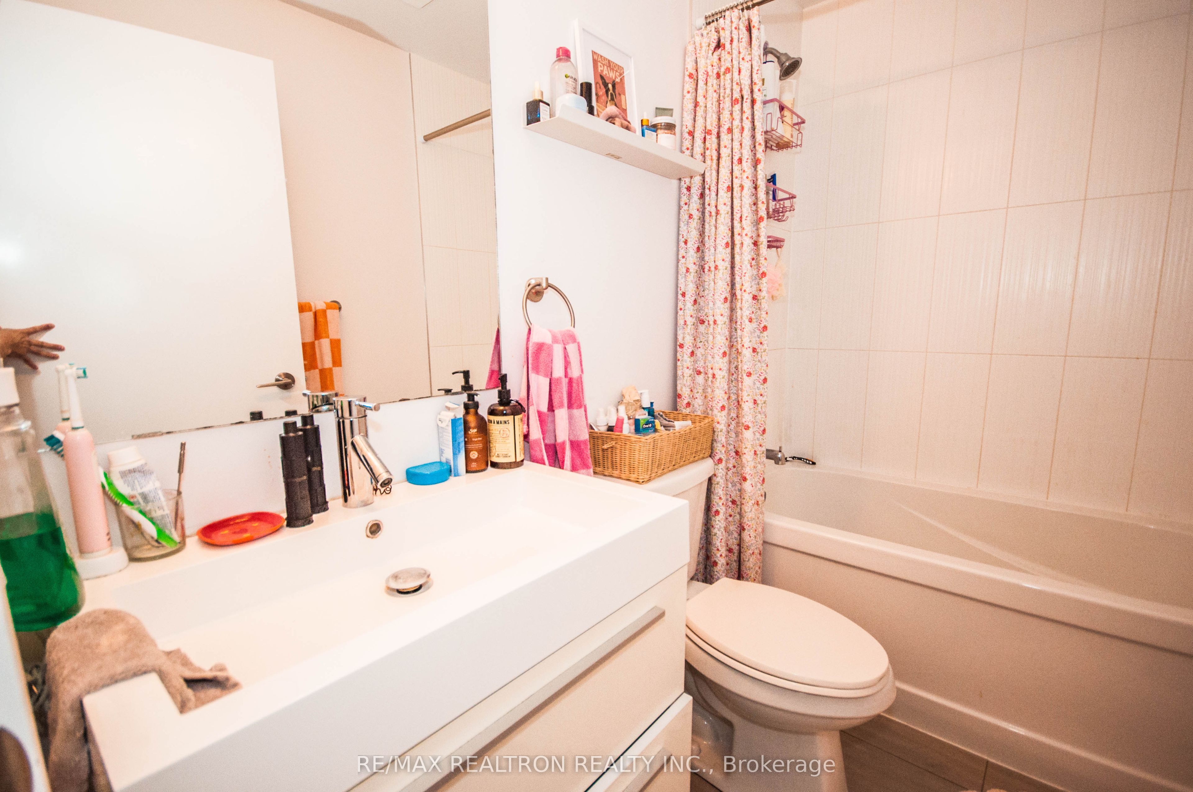 297 College Street 1211, Toronto, ON M5T 1S2 photo 3