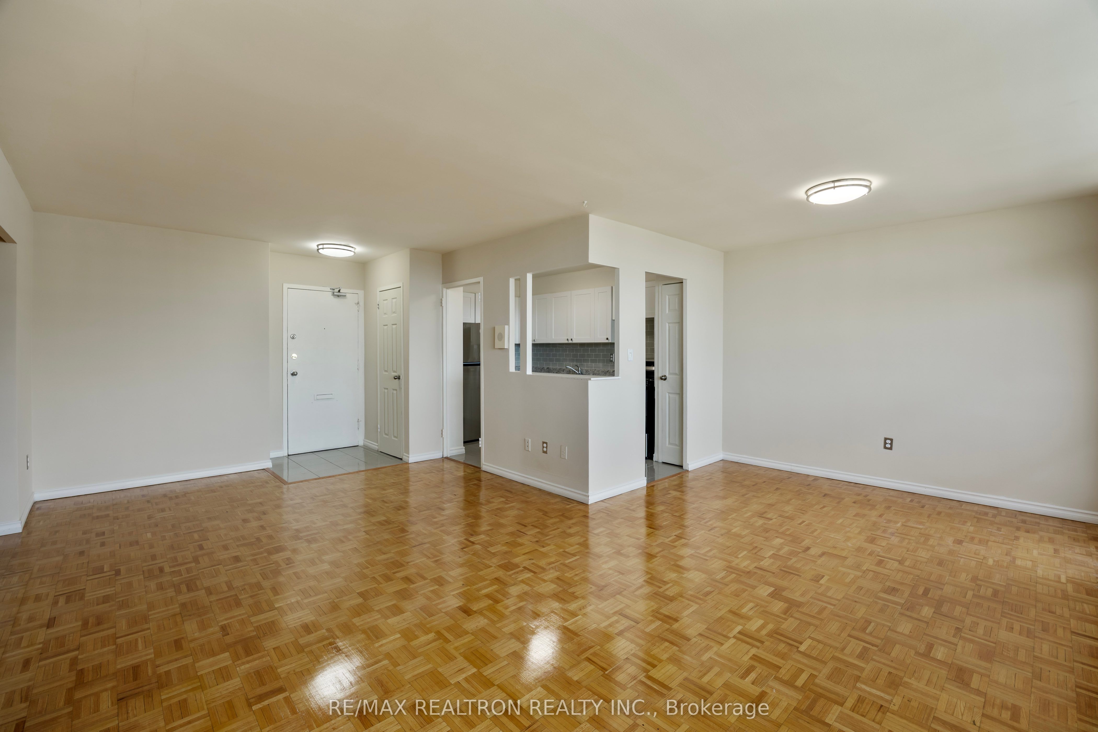 755 Steeles Avenue W 1201, Toronto, ON M2R 2S6 photo 4