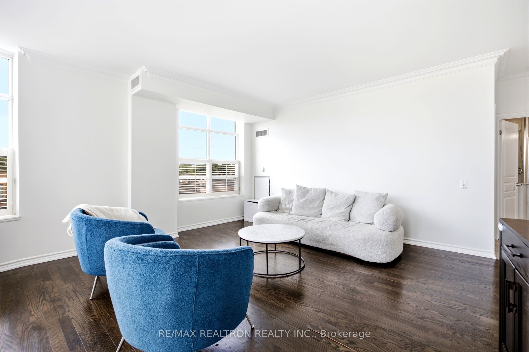 1 Glen Park Avenue 304, Toronto, ON M6B 4M5 photo 3