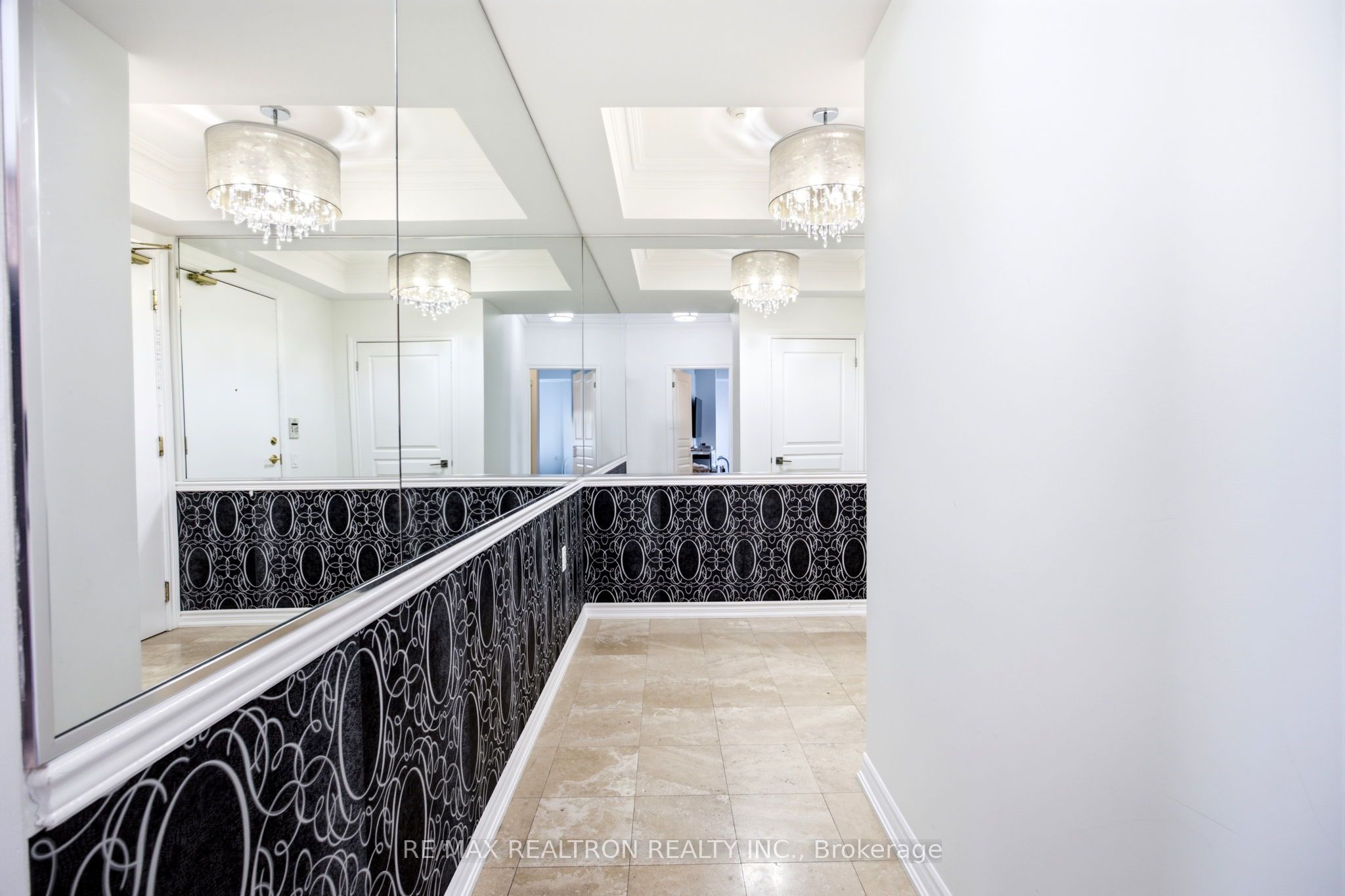 1 Glen Park Avenue 304, Toronto, ON M6B 4M5 photo 5