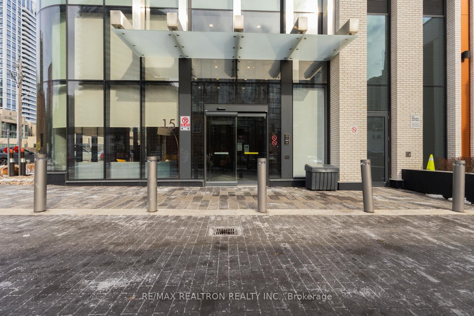 15 Holmes Avenue 1701, Toronto, ON M2N 0L4 photo 3