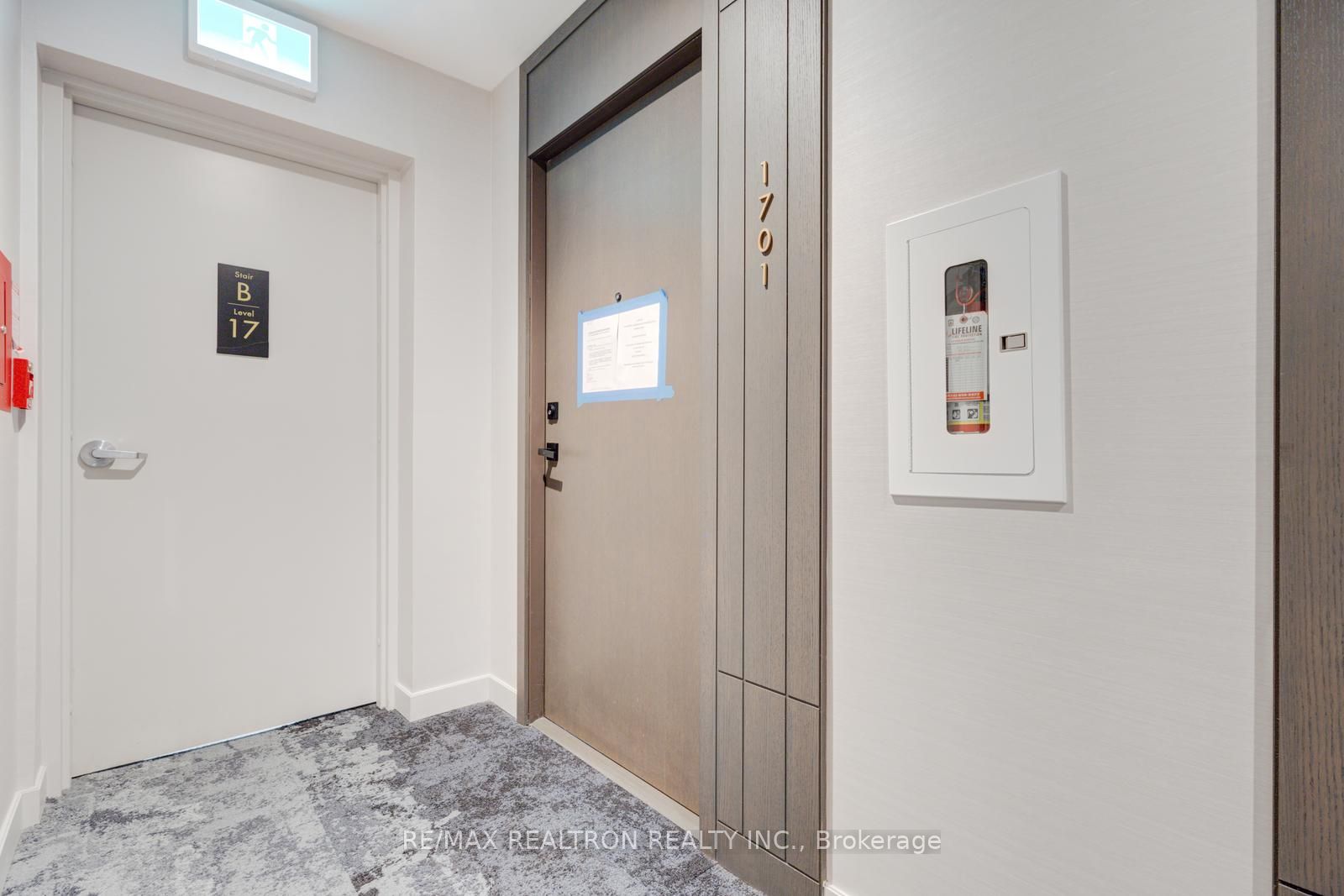 15 Holmes Avenue 1701, Toronto, ON M2N 0L4 photo 4