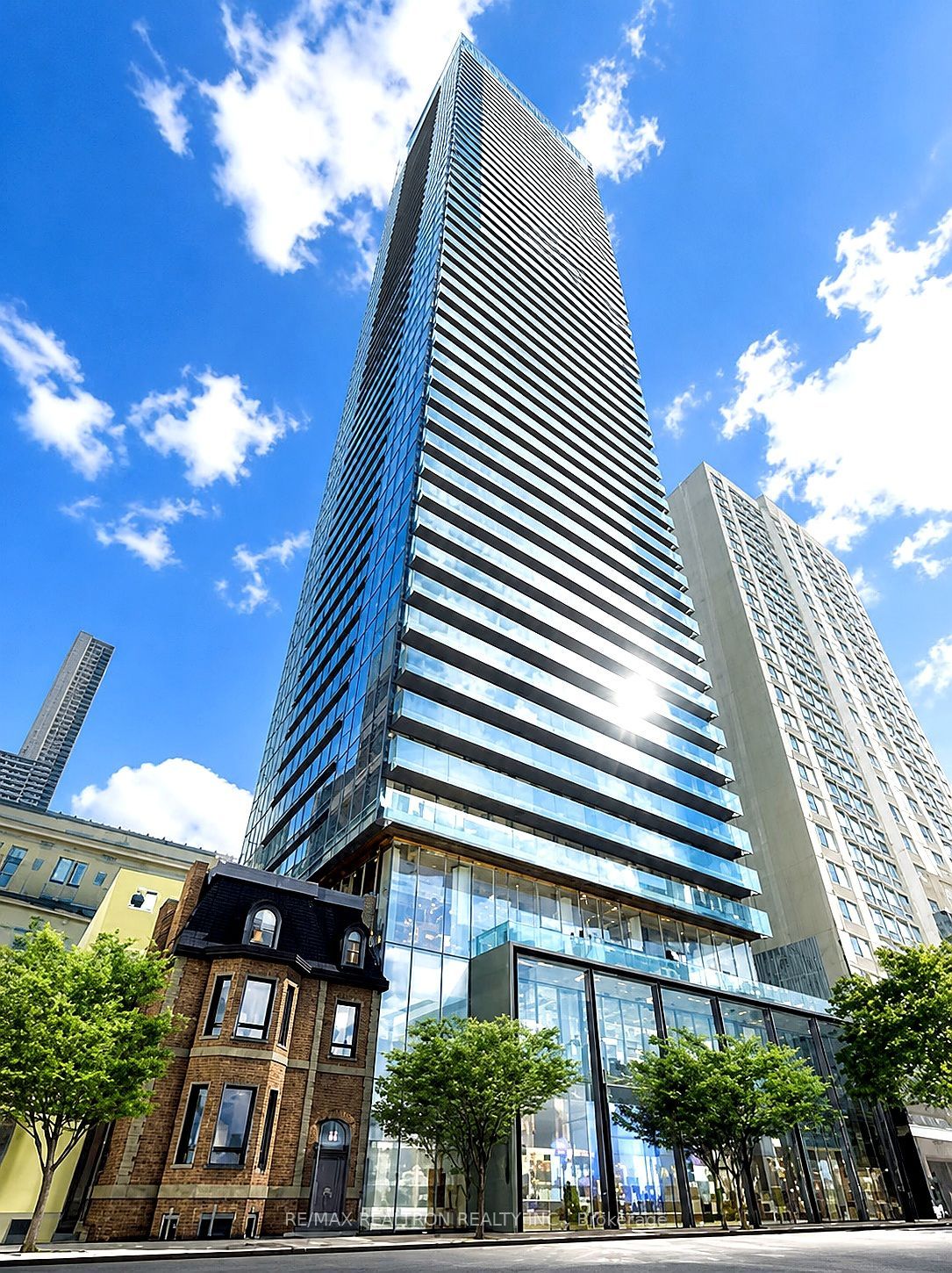 15 Grenville Street 1207, Toronto, ON M4Y 1A1