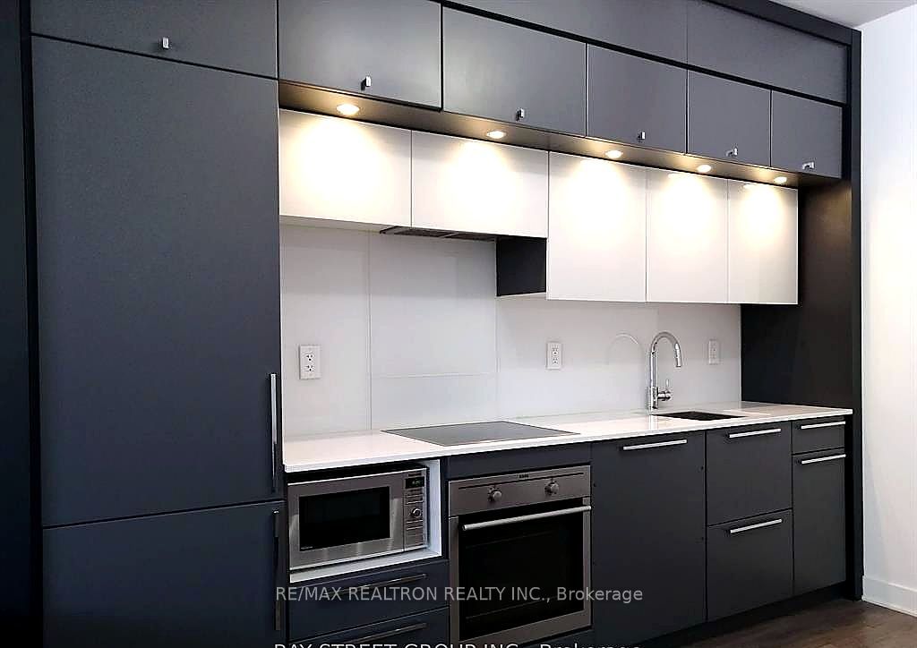 15 Grenville Street 1207, Toronto, ON M4Y 1A1 photo 4