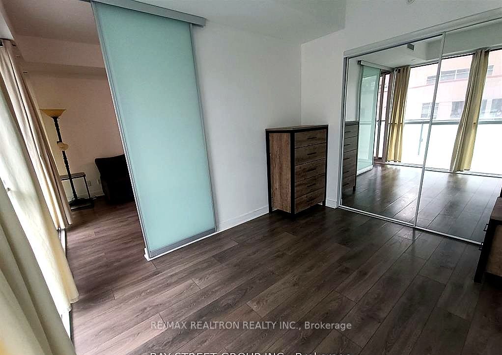 15 Grenville Street 1207, Toronto, ON M4Y 1A1 photo 5