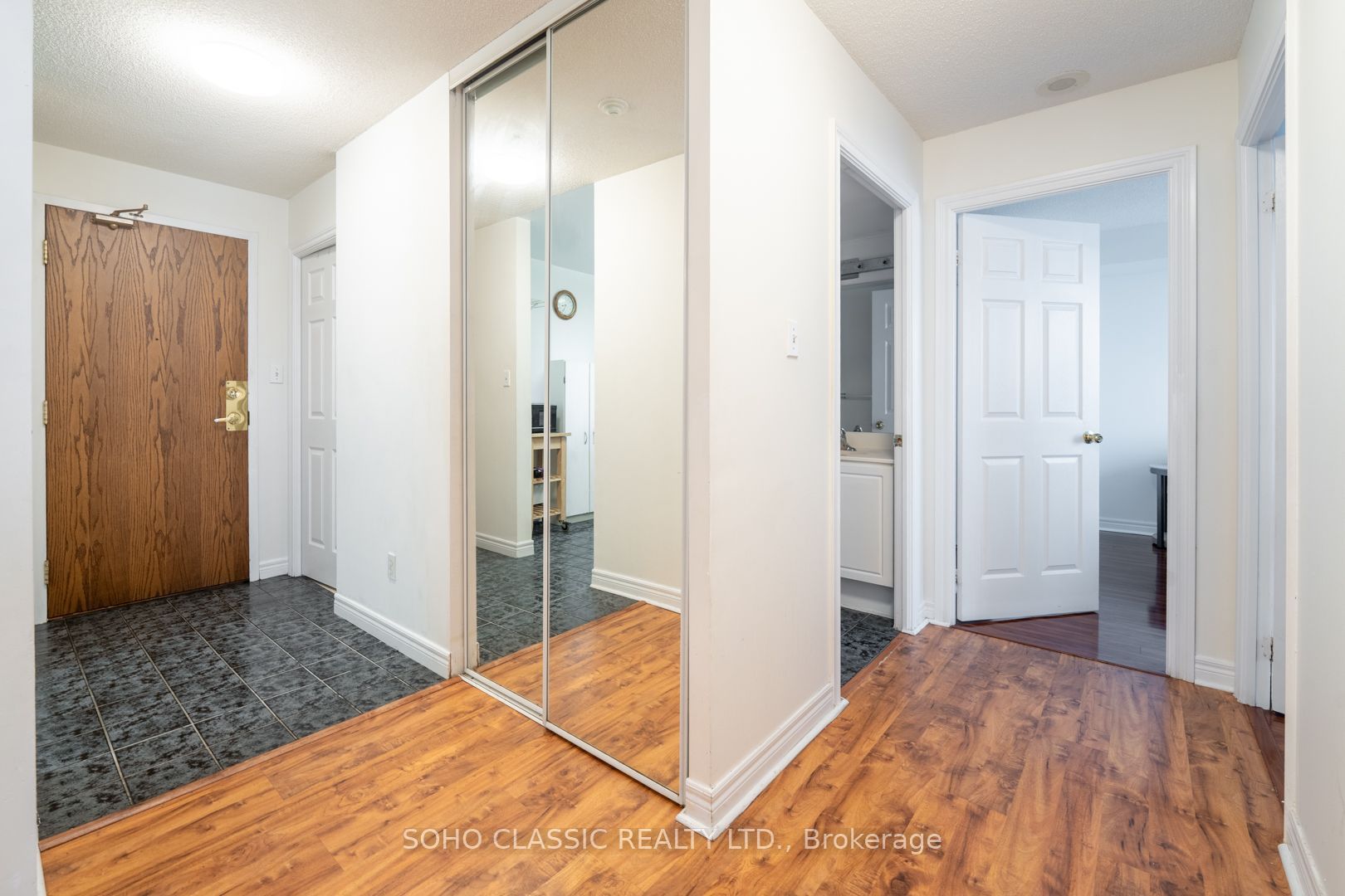 1700 Eglinton Avenue E 809, Toronto, ON M4A 2X4 photo 2