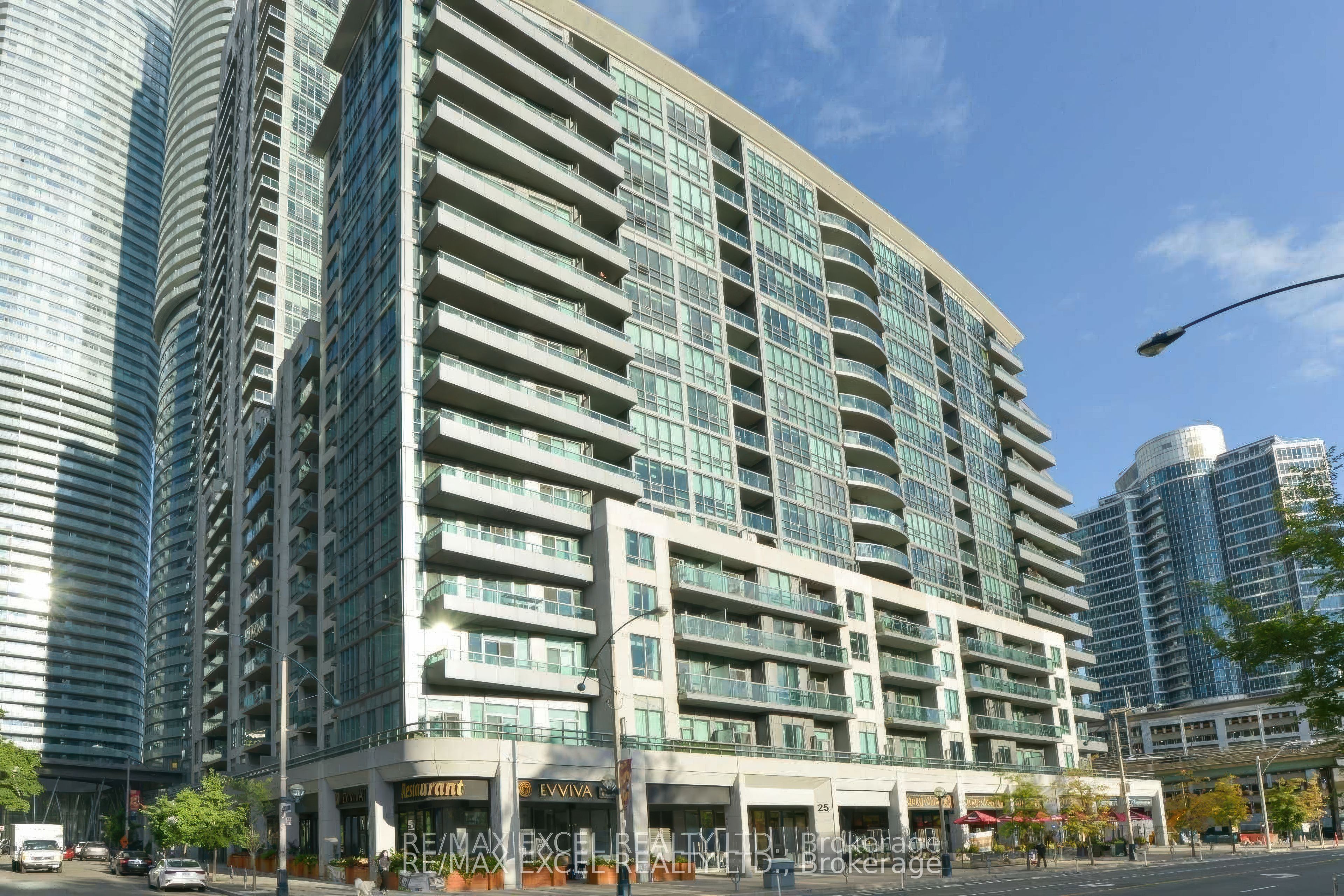 25 Lower Simcoe Street 815, Toronto, ON M5J 3A1 photo 2