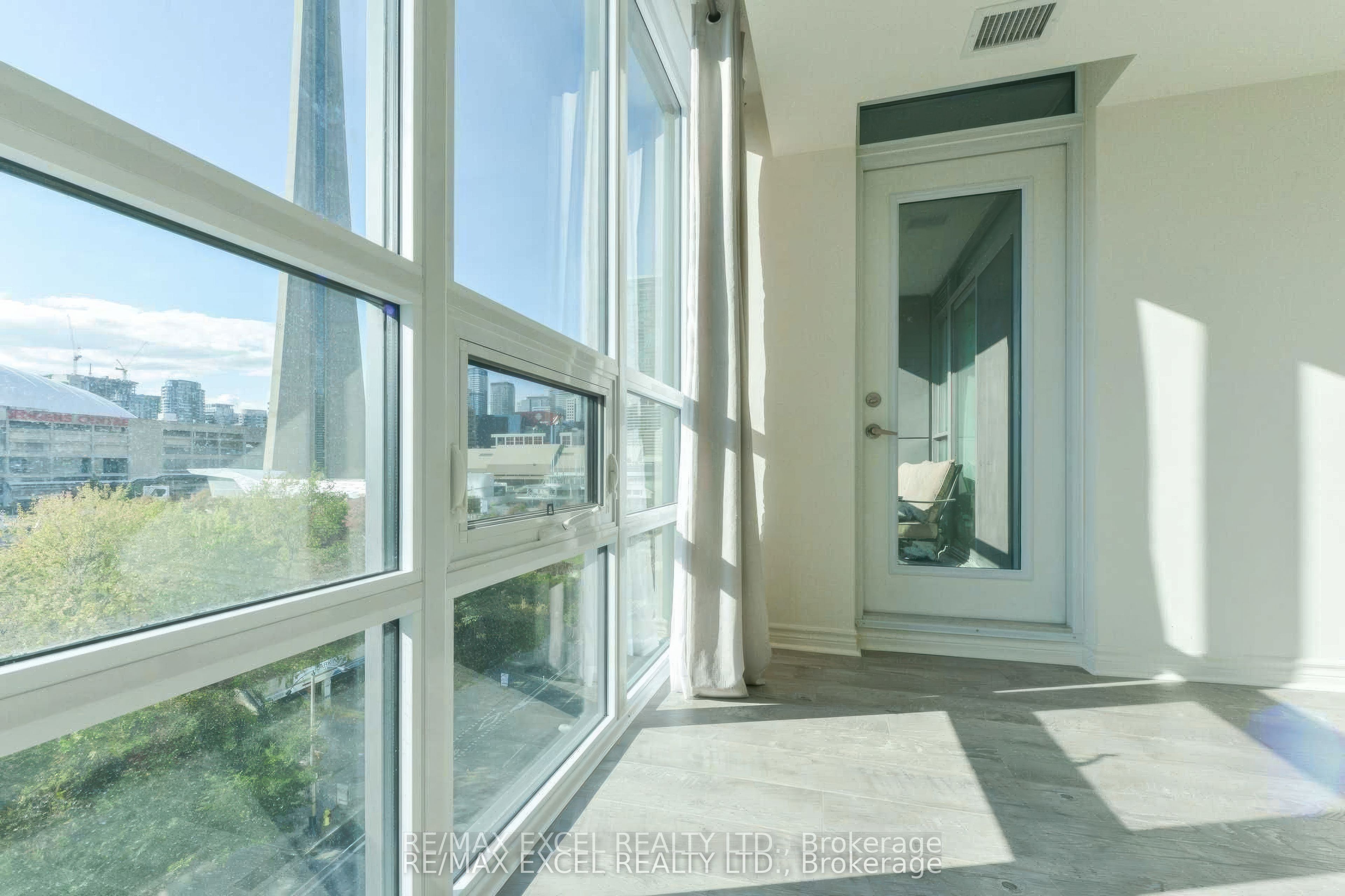 25 Lower Simcoe Street 815, Toronto, ON M5J 3A1 photo 3