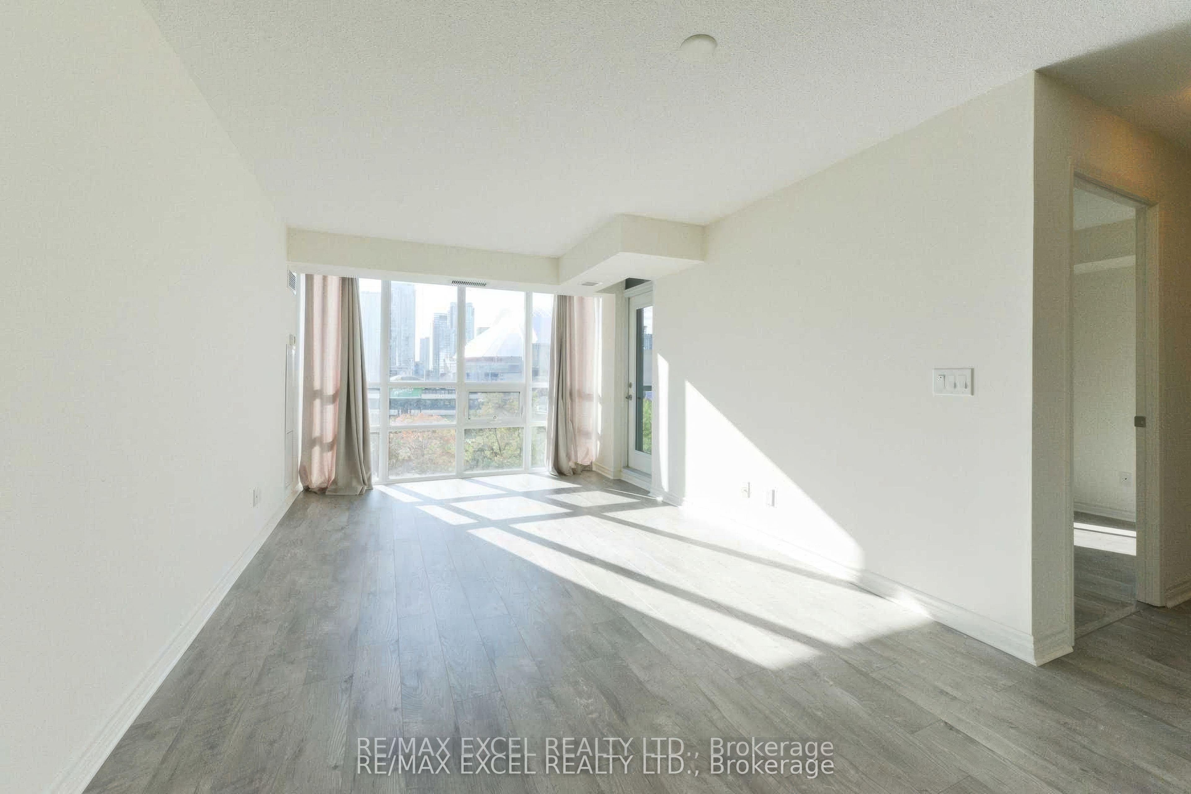 25 Lower Simcoe Street 815, Toronto, ON M5J 3A1 photo 4