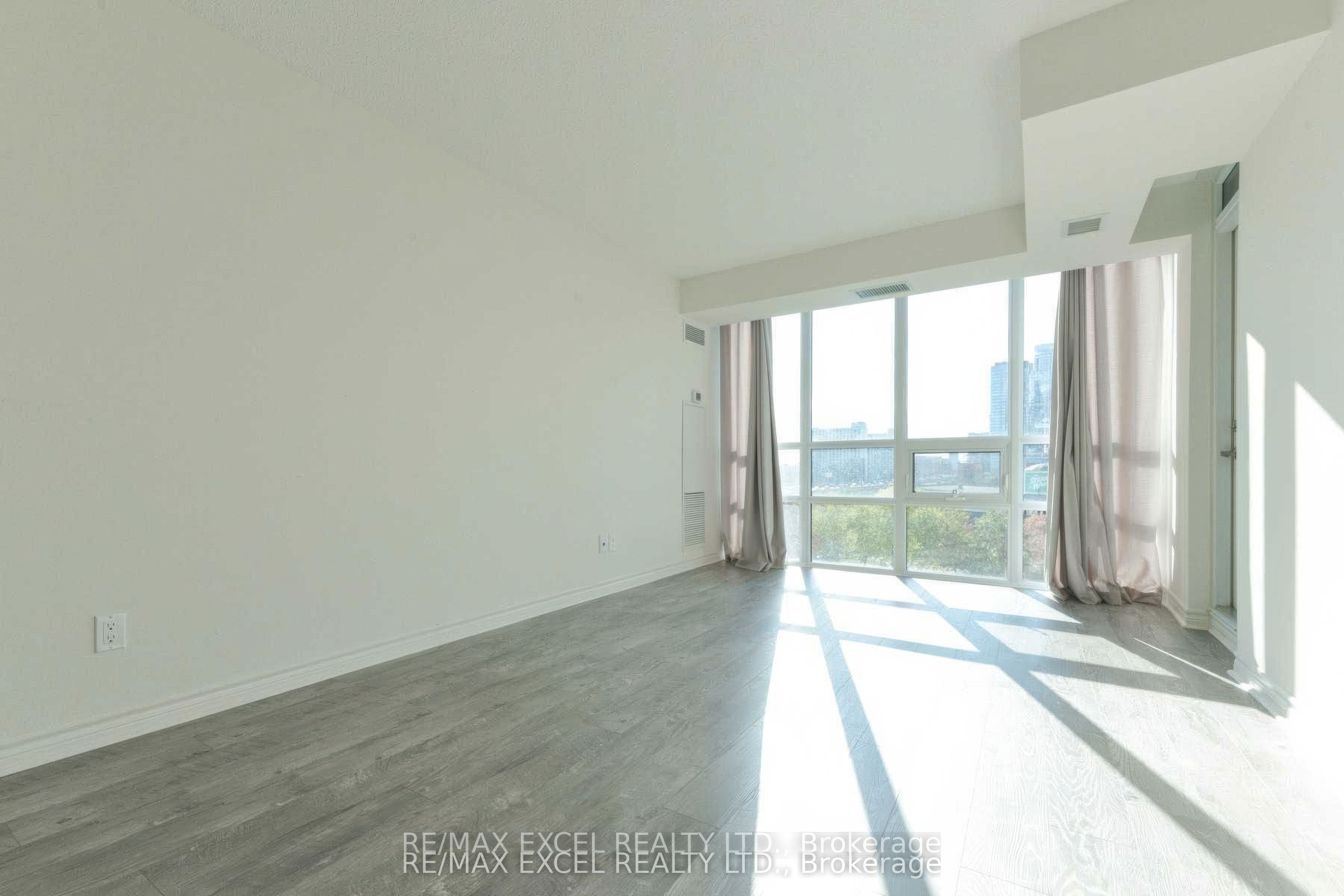 25 Lower Simcoe Street 815, Toronto, ON M5J 3A1 photo 5