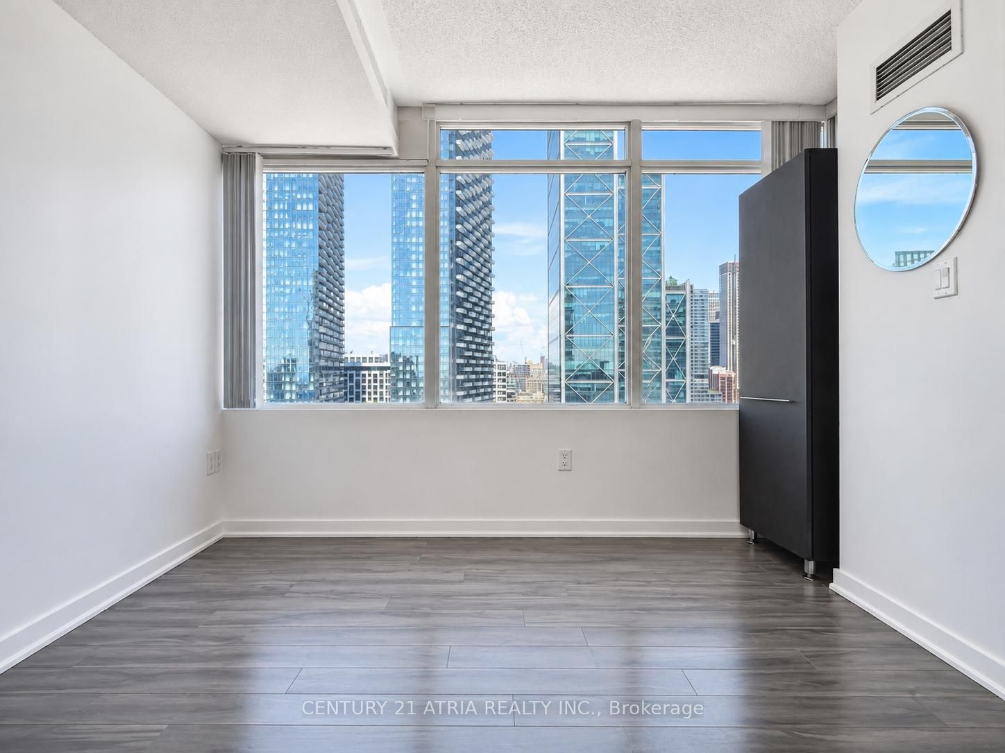 25 Telegram Mews 2116, Toronto, ON M5V 3Z1 photo 3