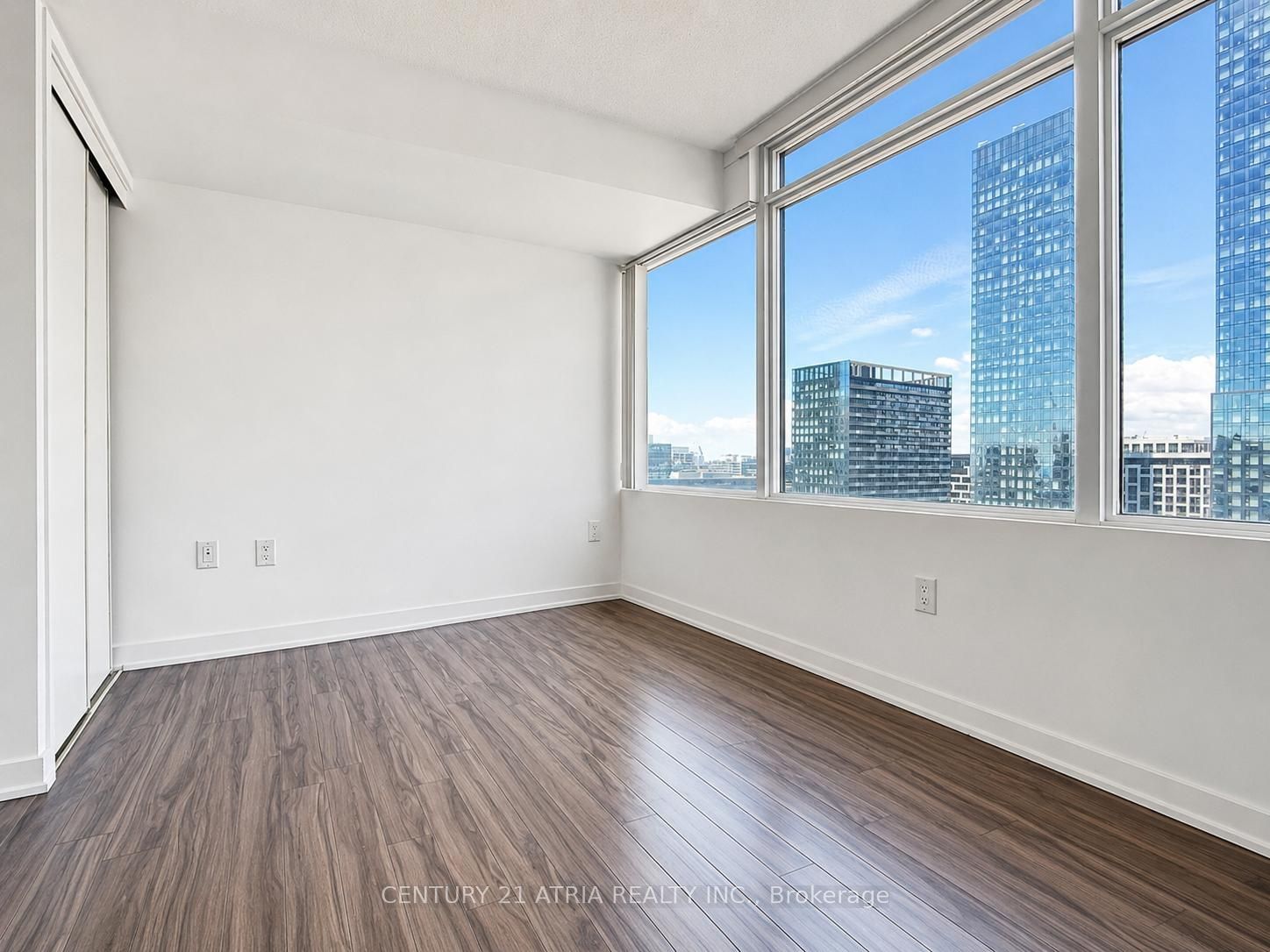 25 Telegram Mews 2116, Toronto, ON M5V 3Z1 photo 4