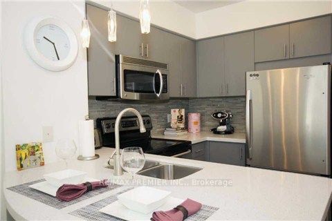 8 Scollard Street S 605, Toronto, ON M5R 1M2 photo 2