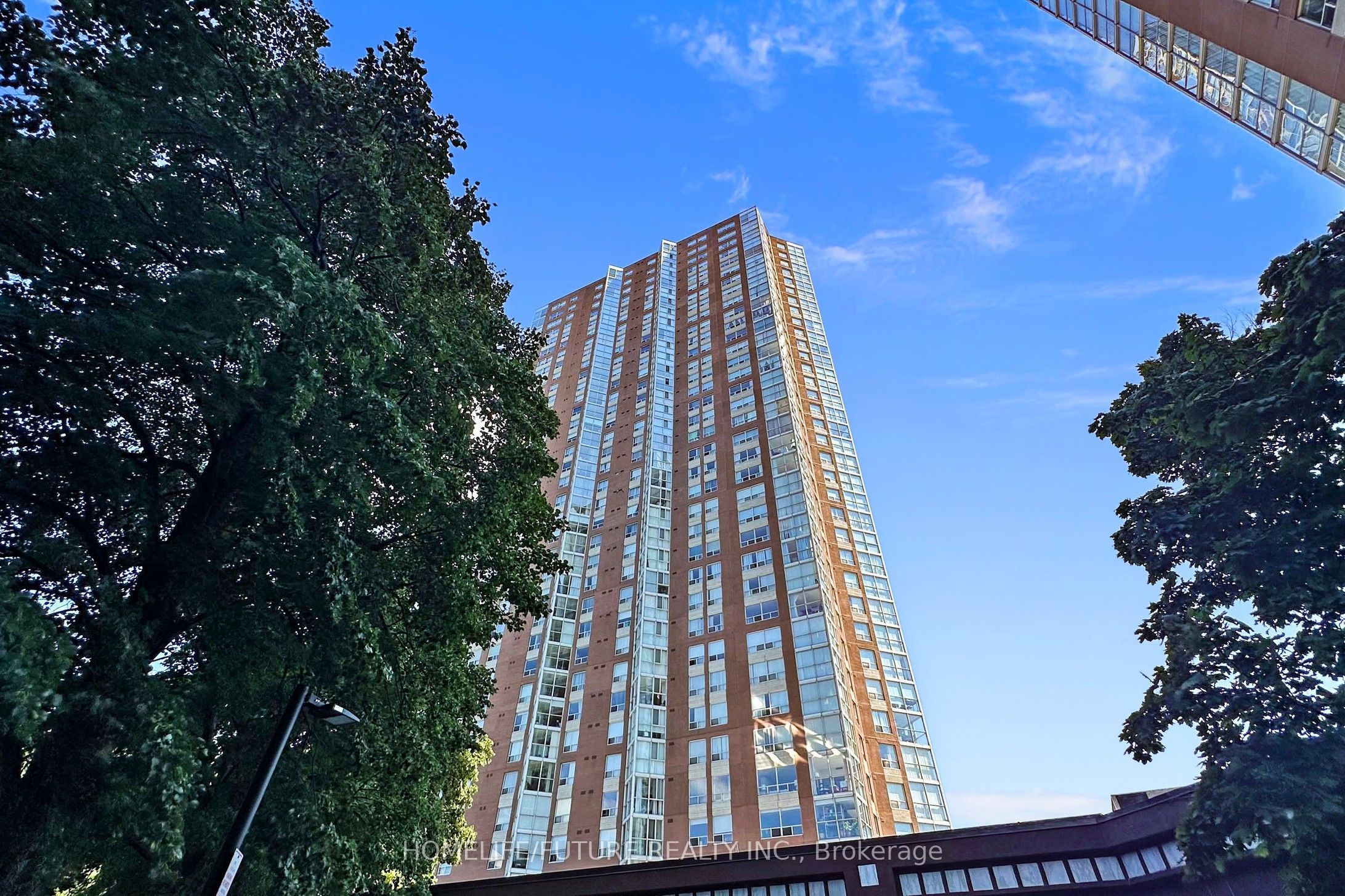 7 Concorde Place 909, Toronto, ON M3C 3N4 photo 2