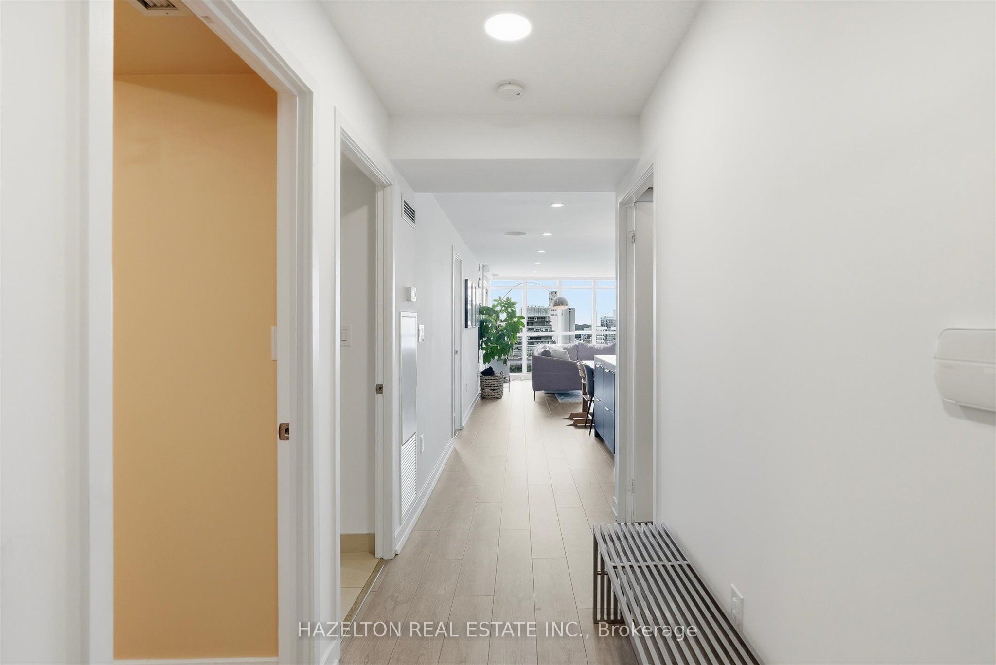 151 Dan Leckie Way 858, Toronto, ON M5V 4B2 photo 2
