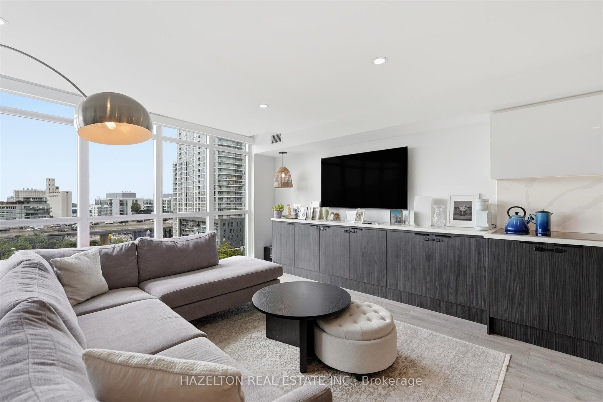 151 Dan Leckie Way 858, Toronto, ON M5V 4B2 photo 4