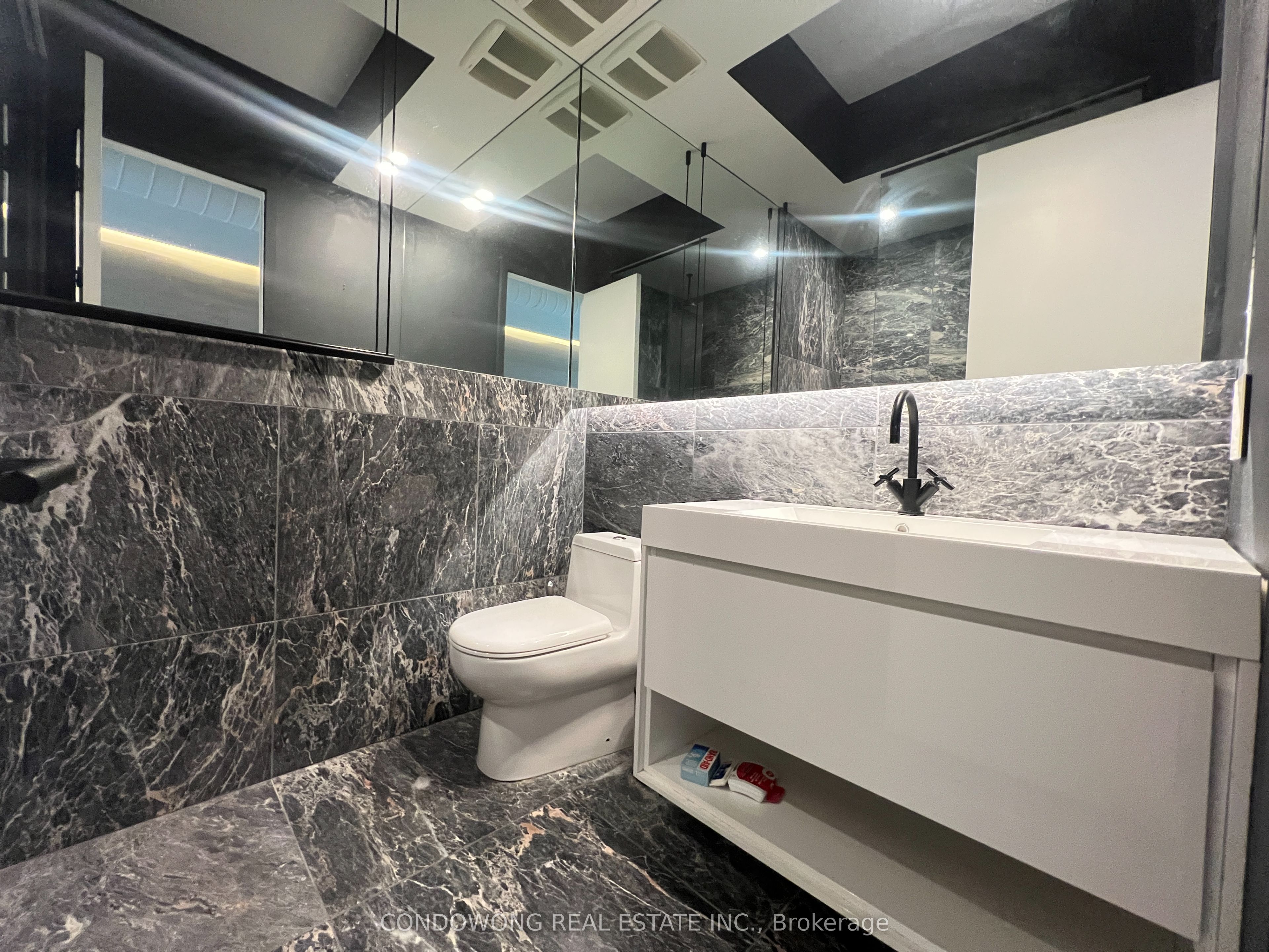155 Dalhousie Street 1037, Toronto, ON M5B 2P7 photo 5
