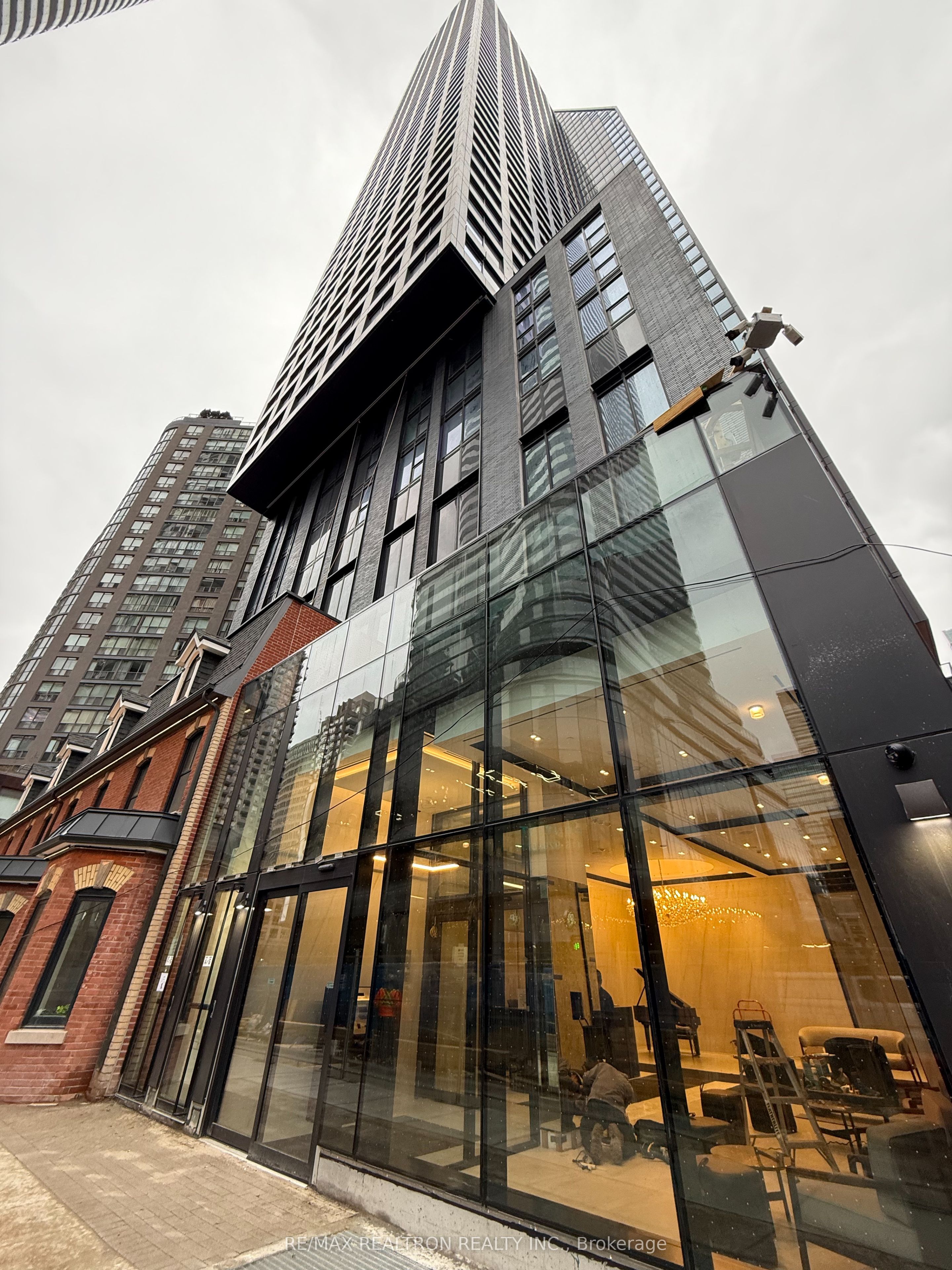 8 Wellesley Street W 1009, Toronto, ON M4Y 0J5