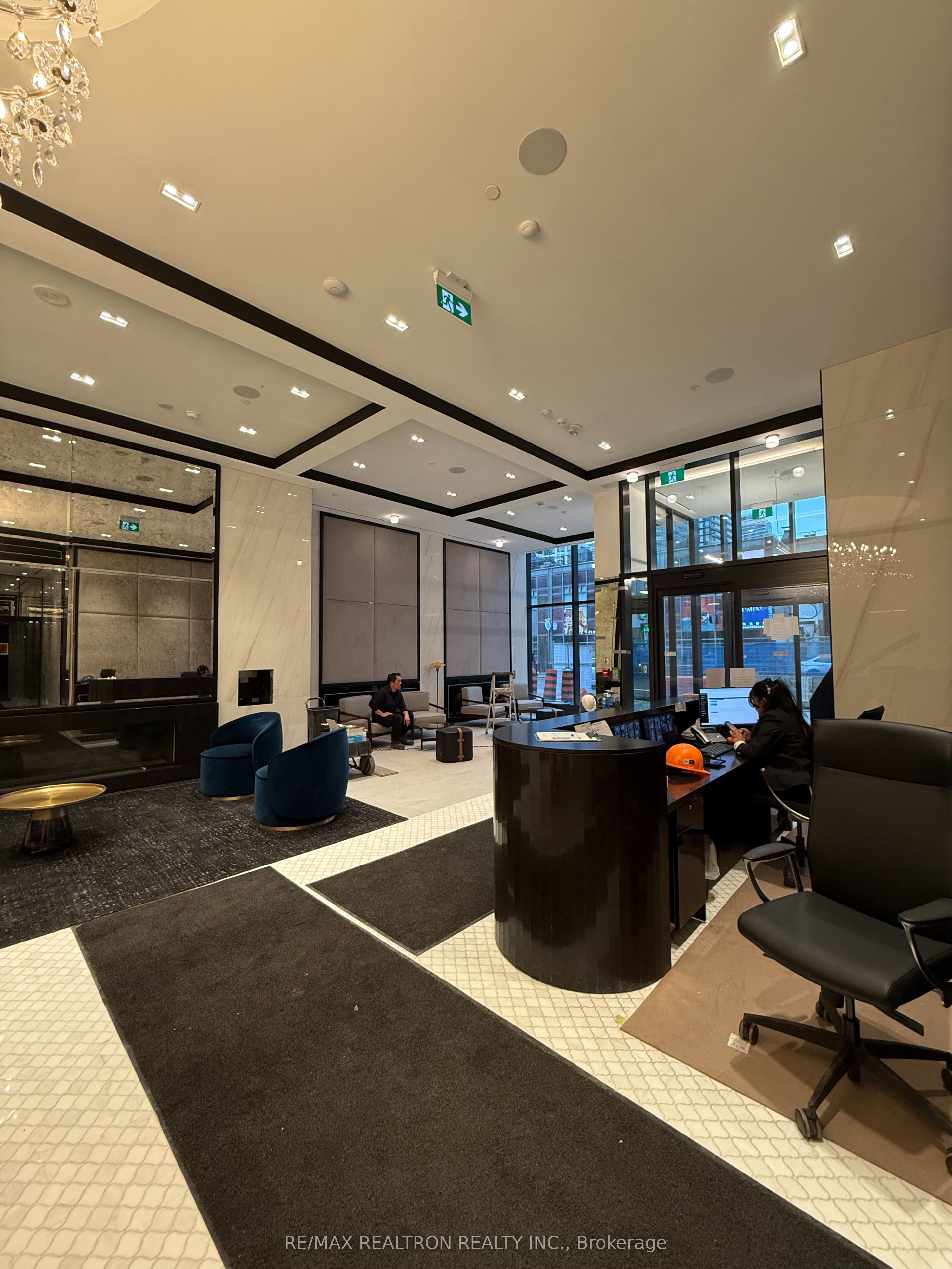 8 Wellesley Street W 1009, Toronto, ON M4Y 0J5 photo 2