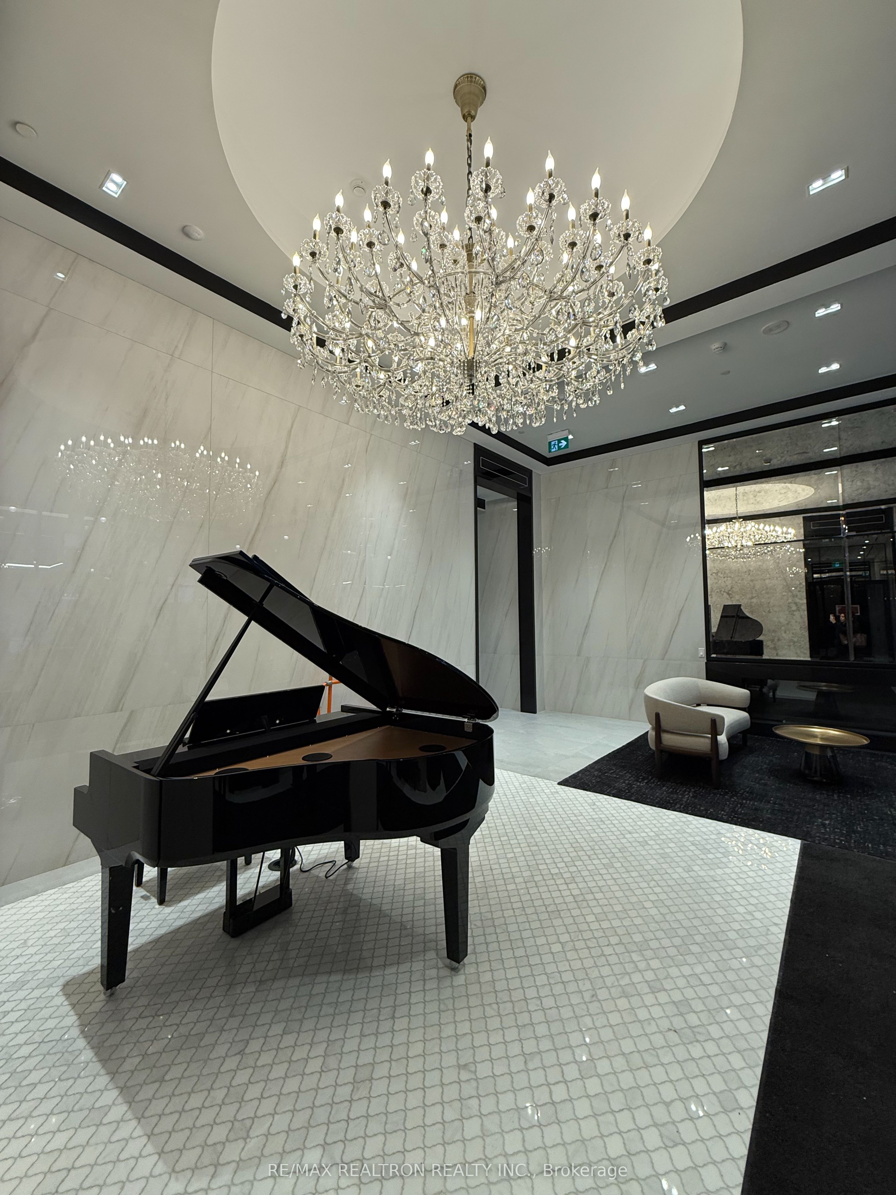 8 Wellesley Street W 1009, Toronto, ON M4Y 0J5 photo 3