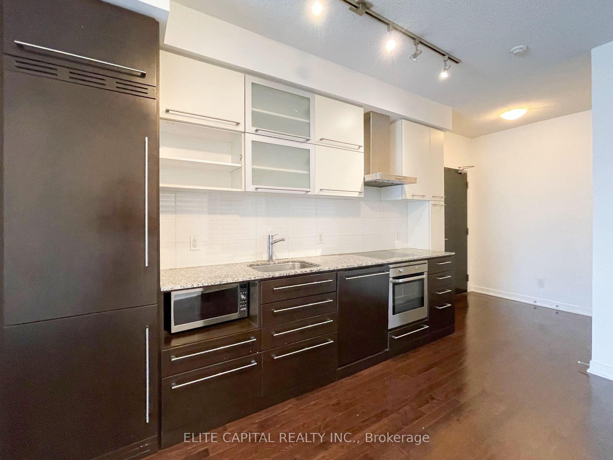 770 Bay Street 502, Toronto, ON M5G 0A6 photo 4