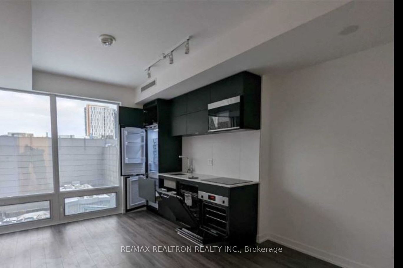 20 Edward Street 703, Toronto, ON M5G 0C5 photo 4
