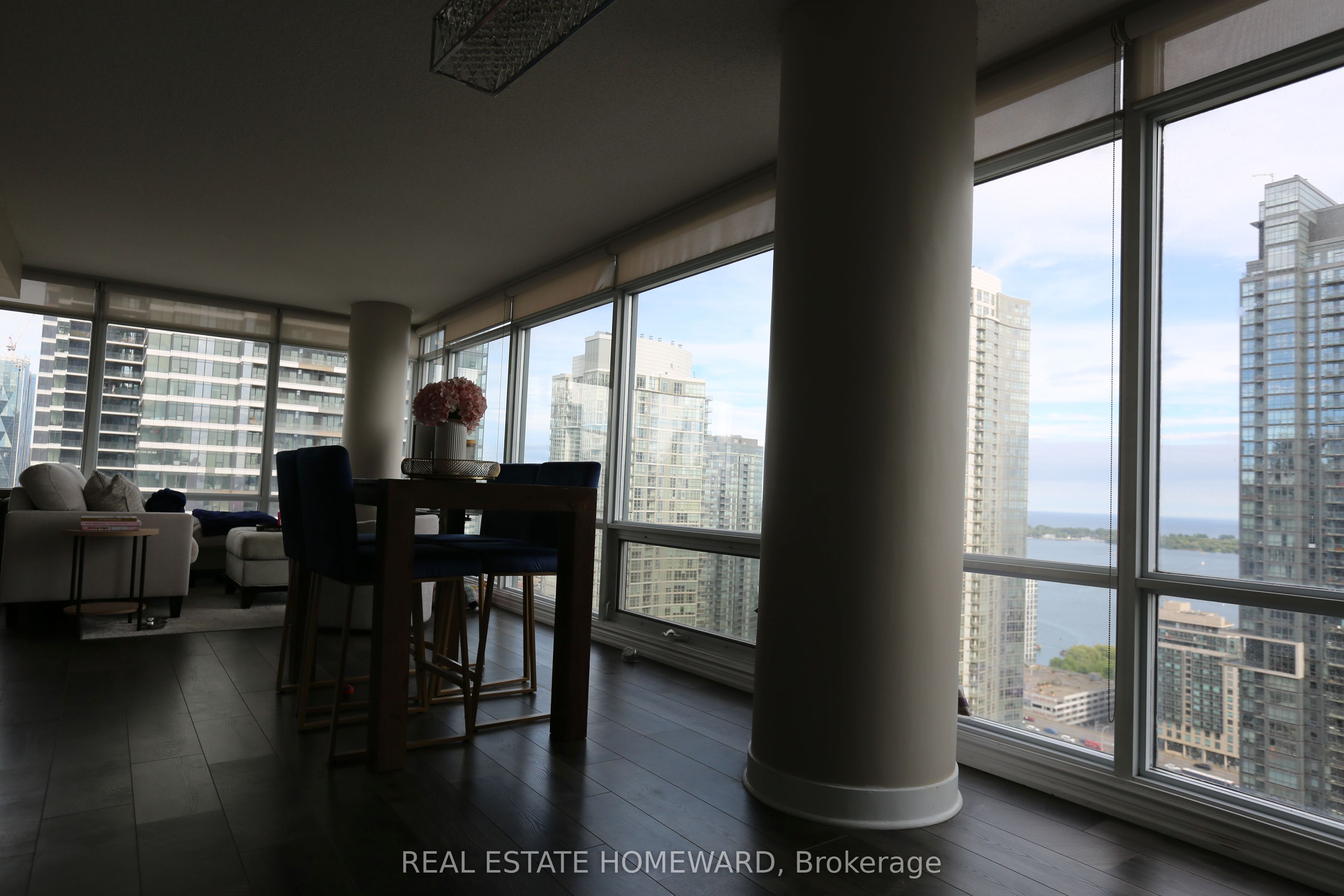 25 Telegram Mews 3506, Toronto, ON M5V 3Z1 photo 4