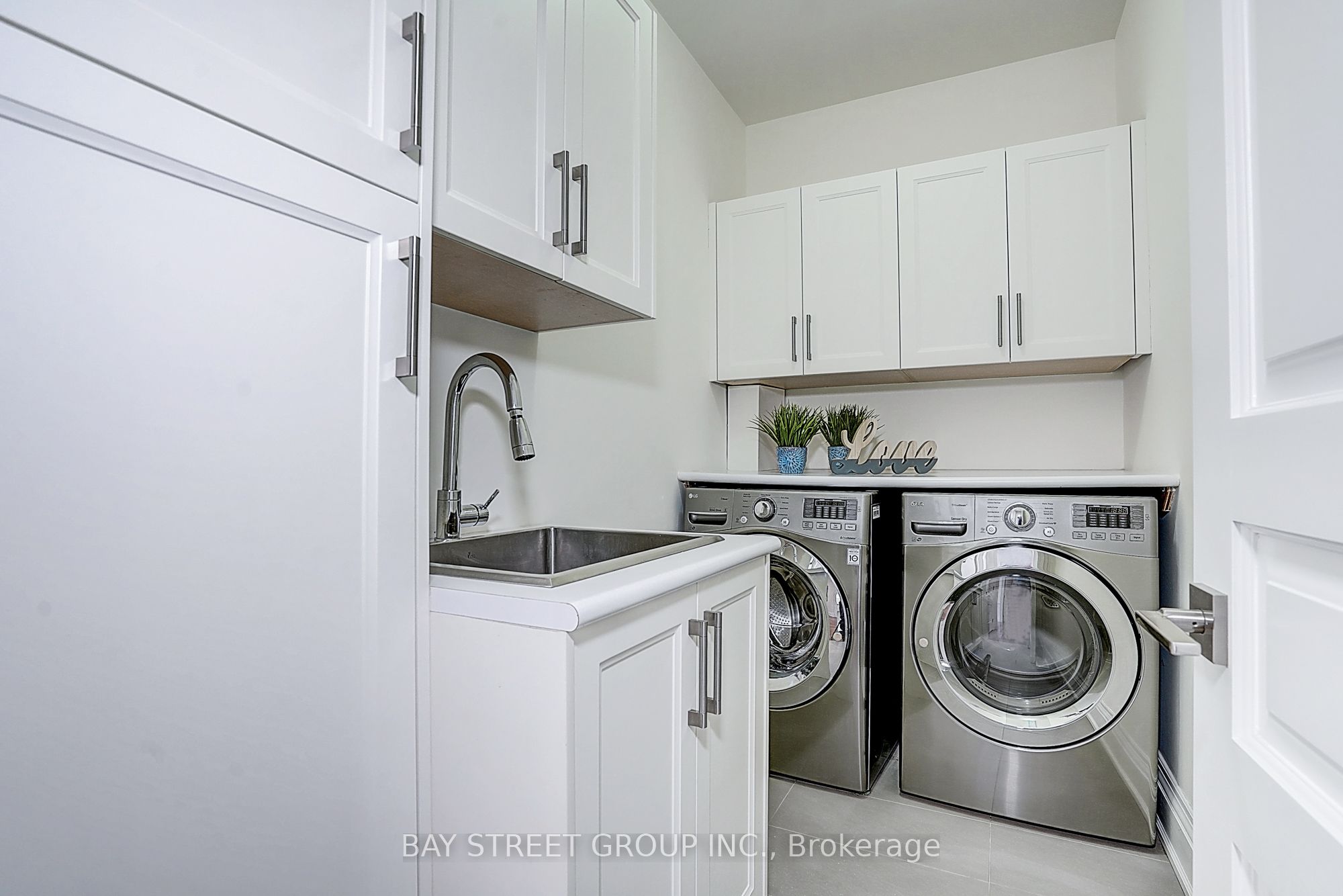 28 Carnwath Crescent, Toronto, ON M2P 1J5 photo 4