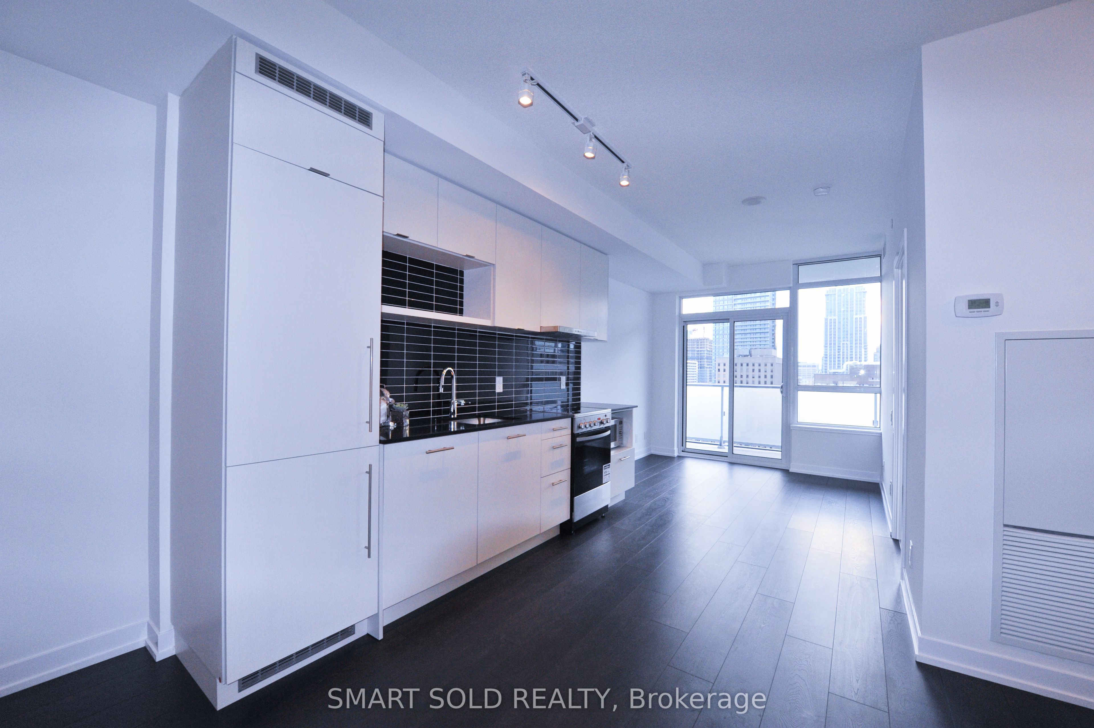 365 Church Street 2113, Toronto, ON M5B 1H6 photo 4