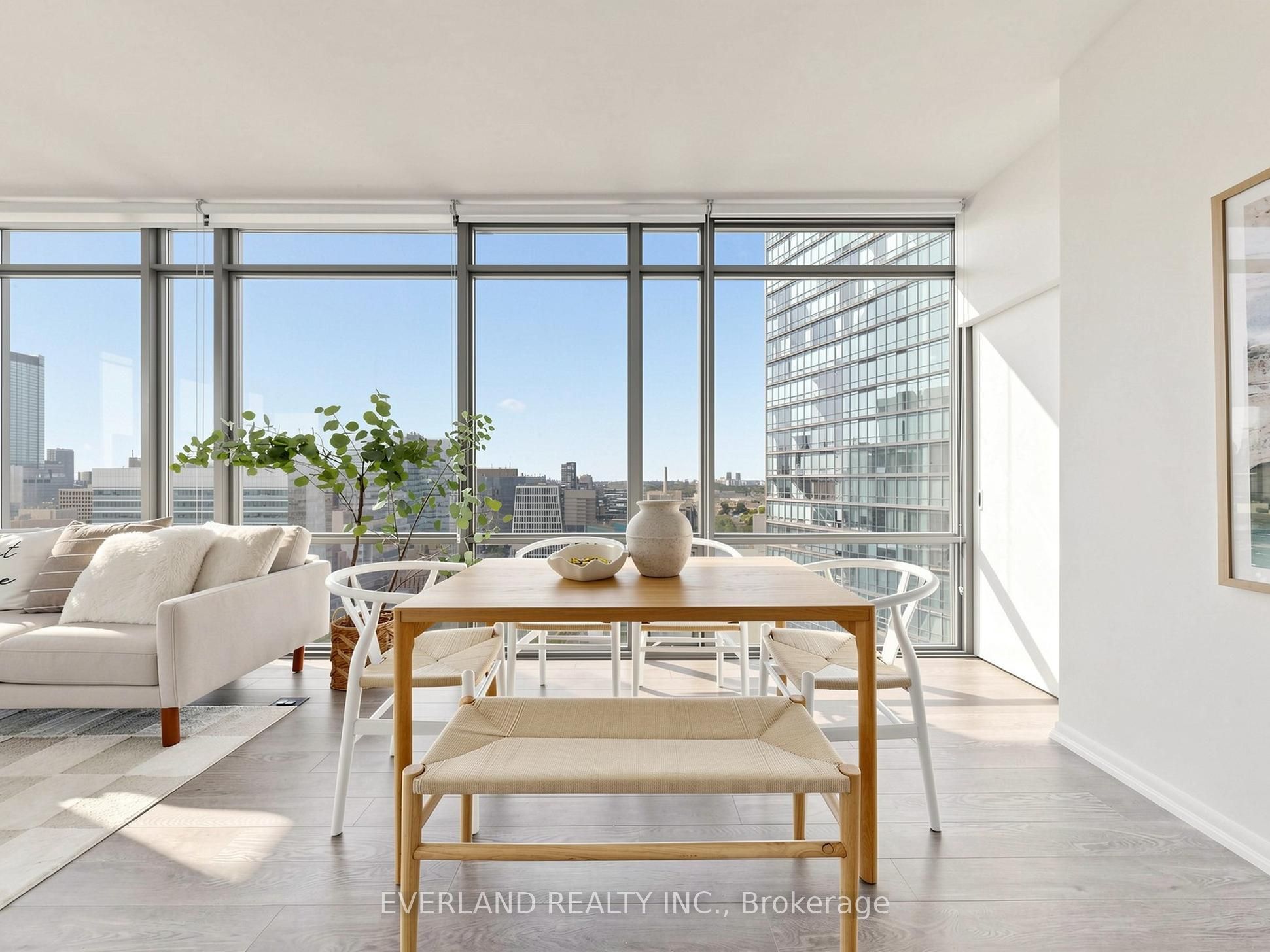 38 Grenville Street 2303, Toronto, ON M4Y 1A5 photo 5
