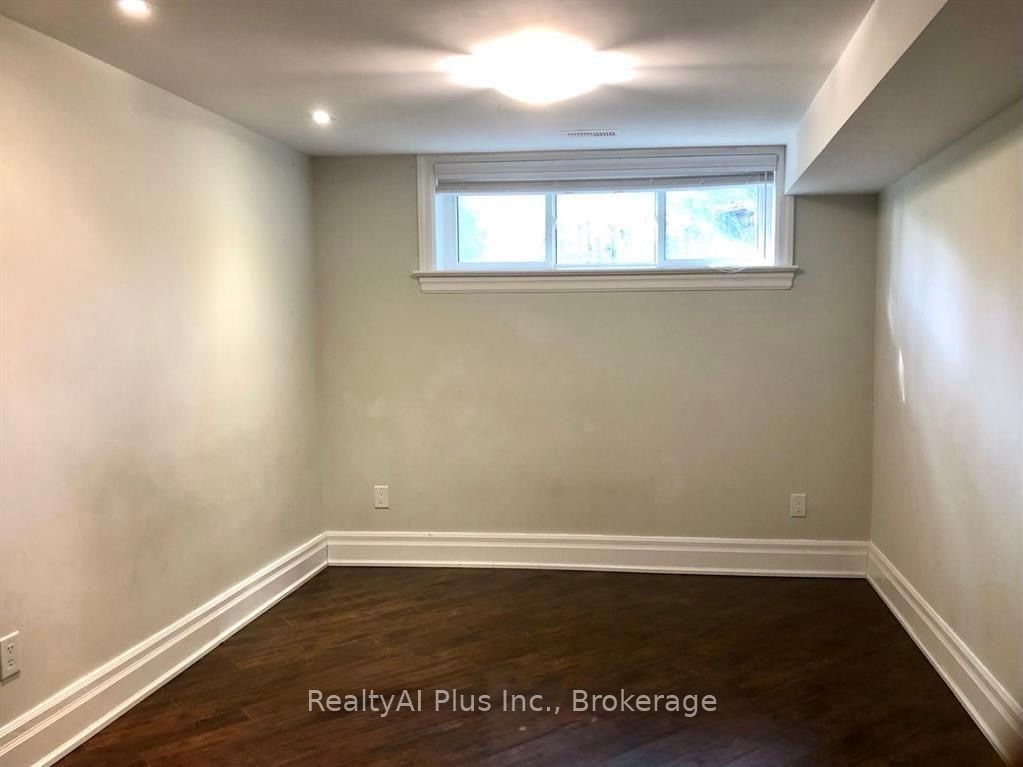 32 Hopperton Drive Lower, Toronto, ON M2L 2S6 photo 3