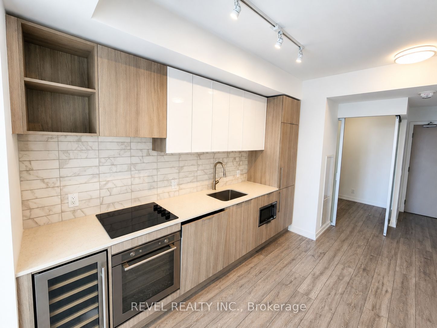 2020 Bathurst Street 1601, Toronto, ON M5P 0A6