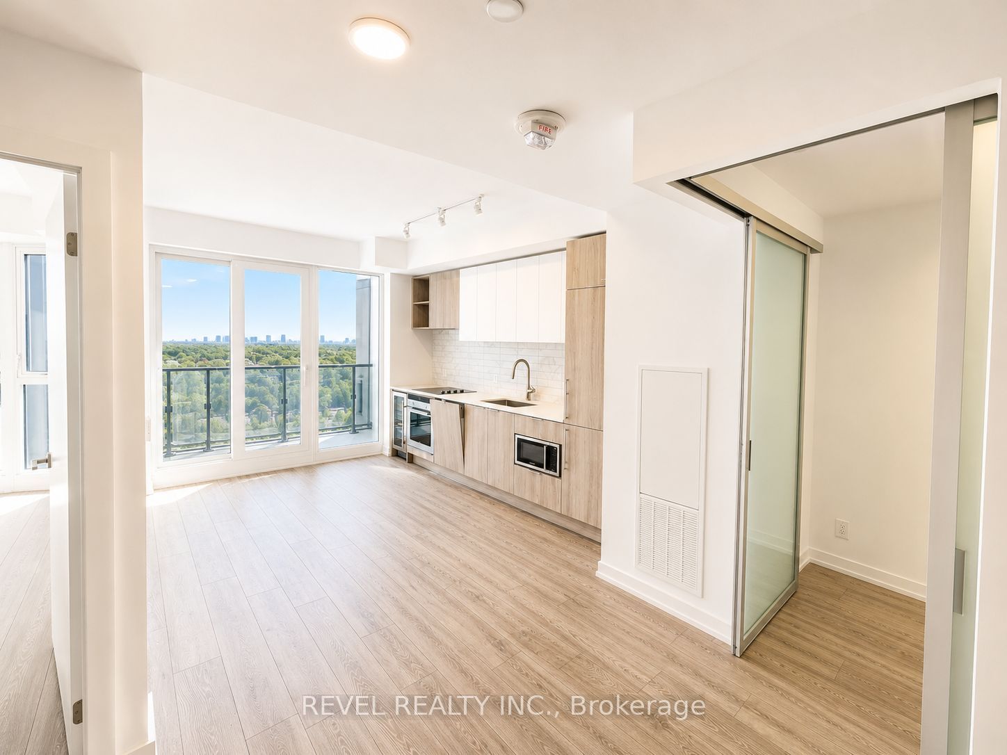 2020 Bathurst Street 1601, Toronto, ON M5P 0A6 photo 3