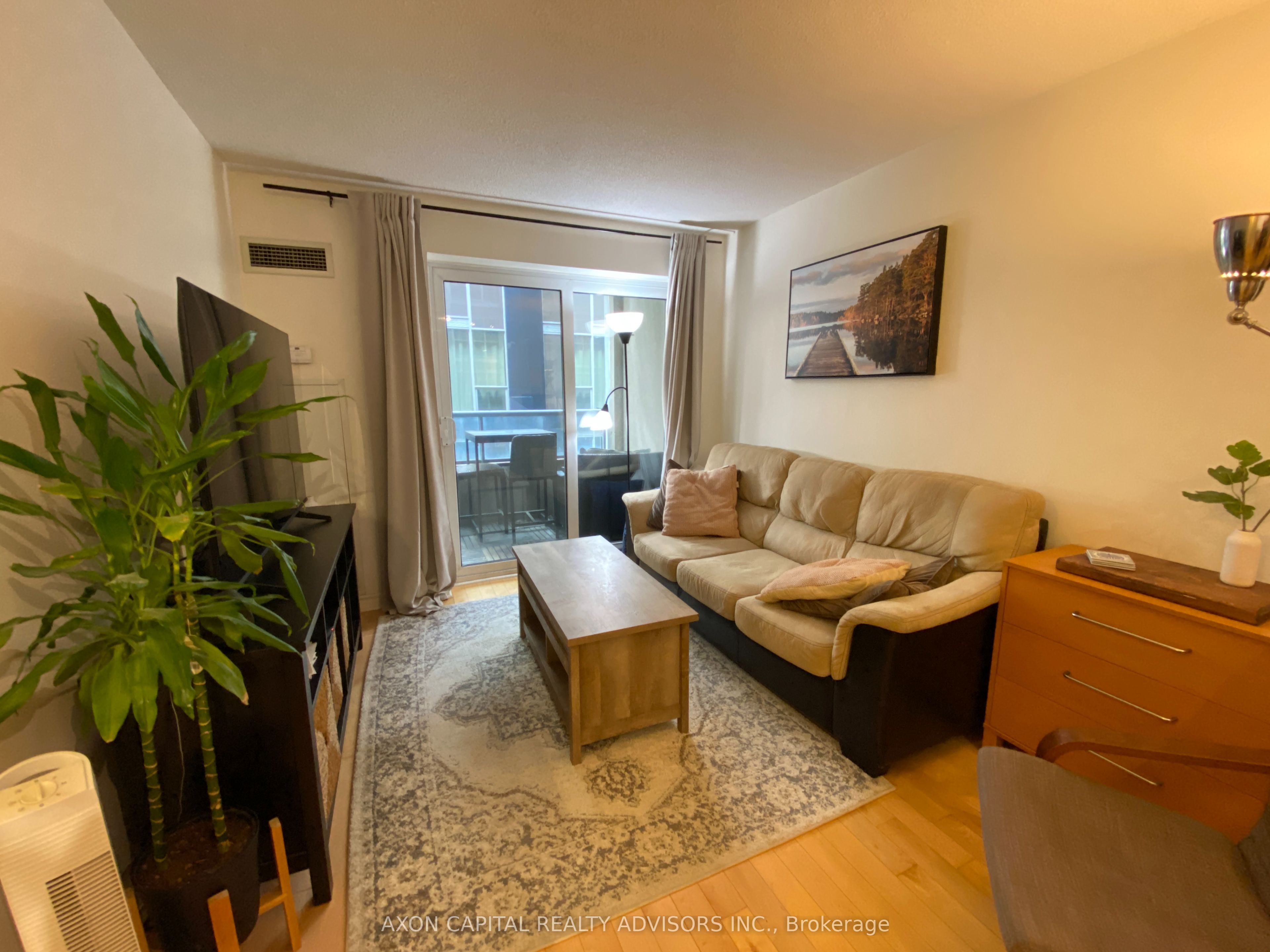 250 Wellington Street W 1243, Toronto, ON M5V 3P6 photo 2