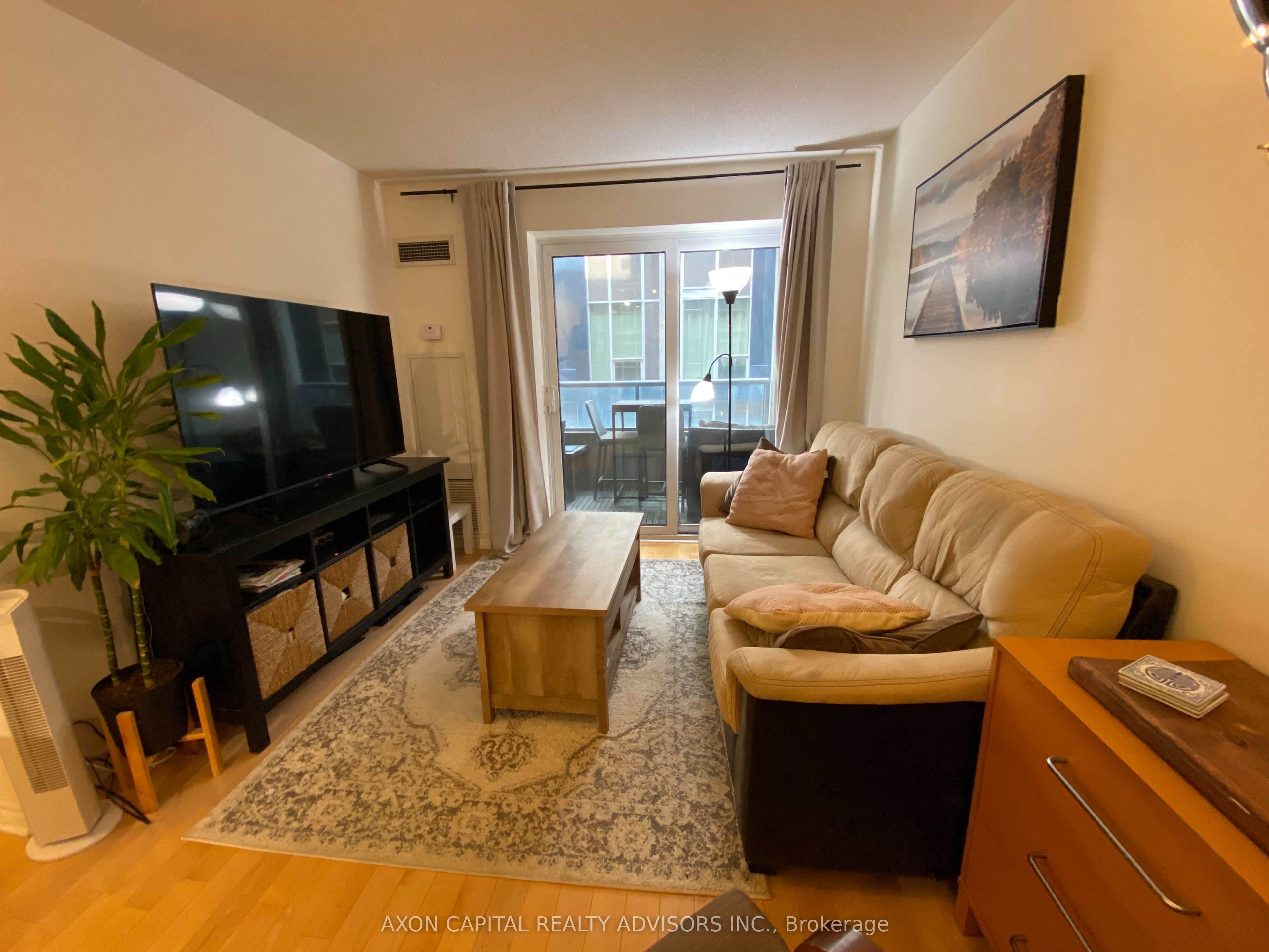 250 Wellington Street W 1243, Toronto, ON M5V 3P6 photo 3