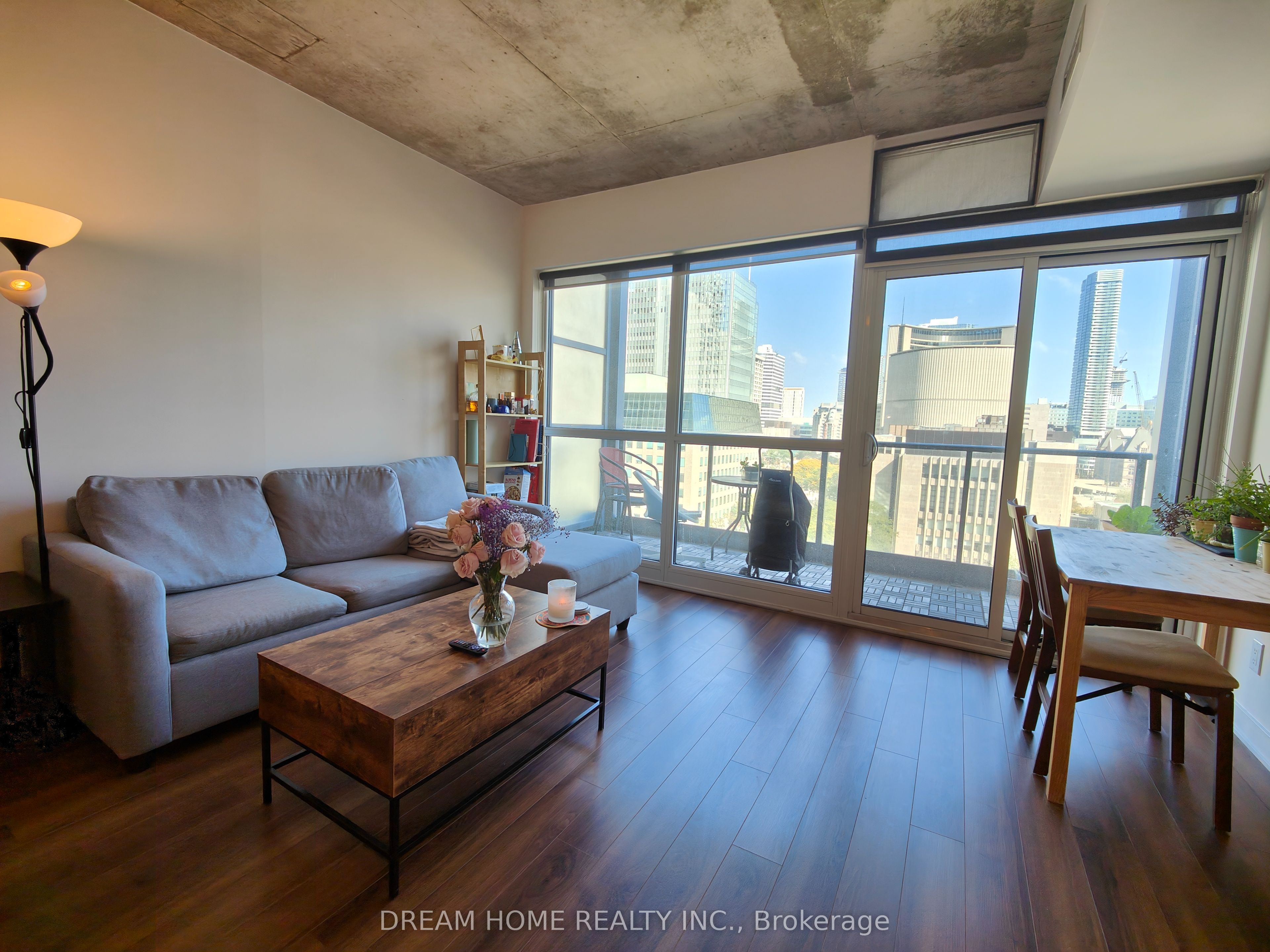 210 Simcoe Street 1109, Toronto, ON M5T 0A9