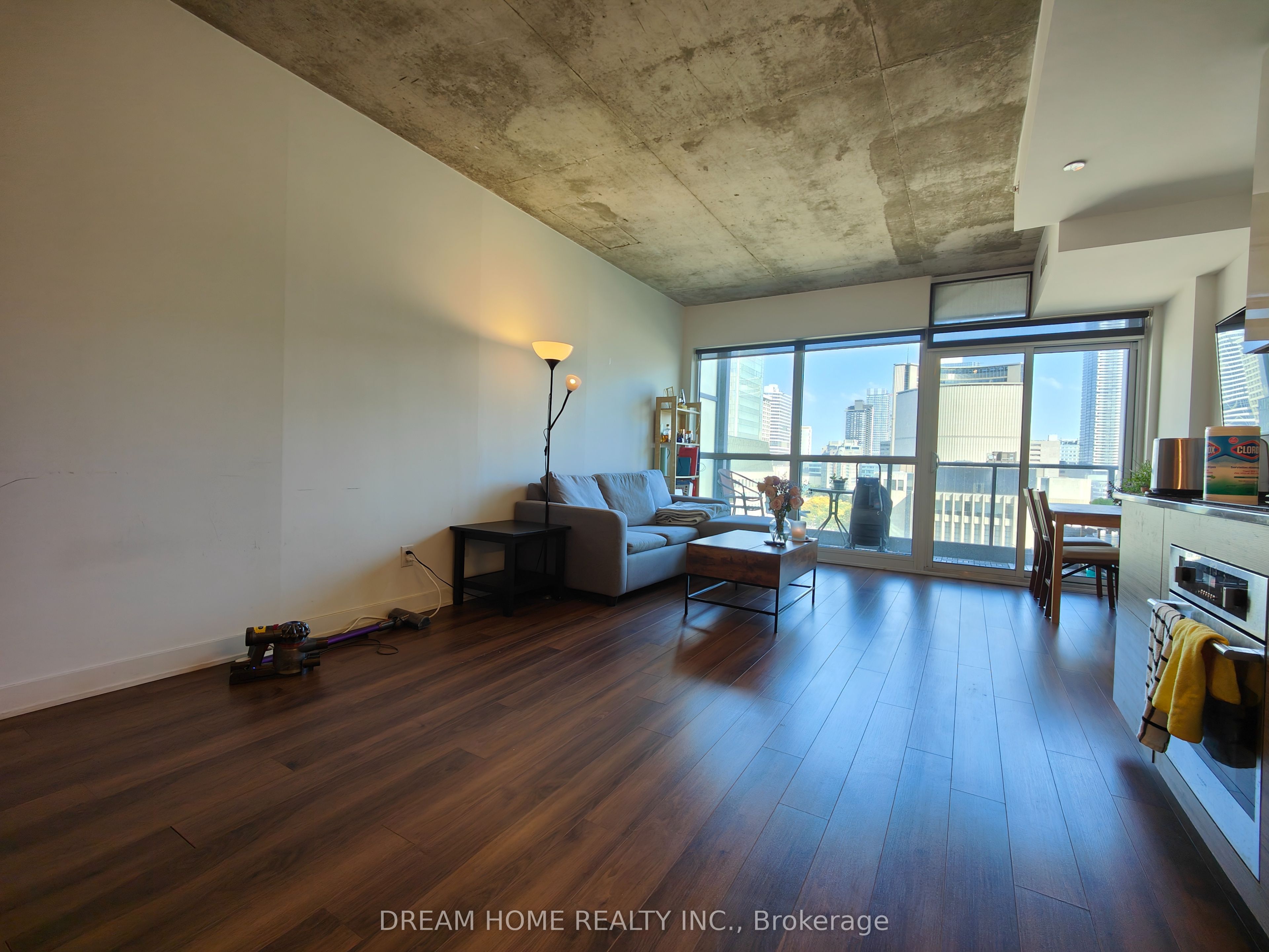 210 Simcoe Street 1109, Toronto, ON M5T 0A9 photo 2