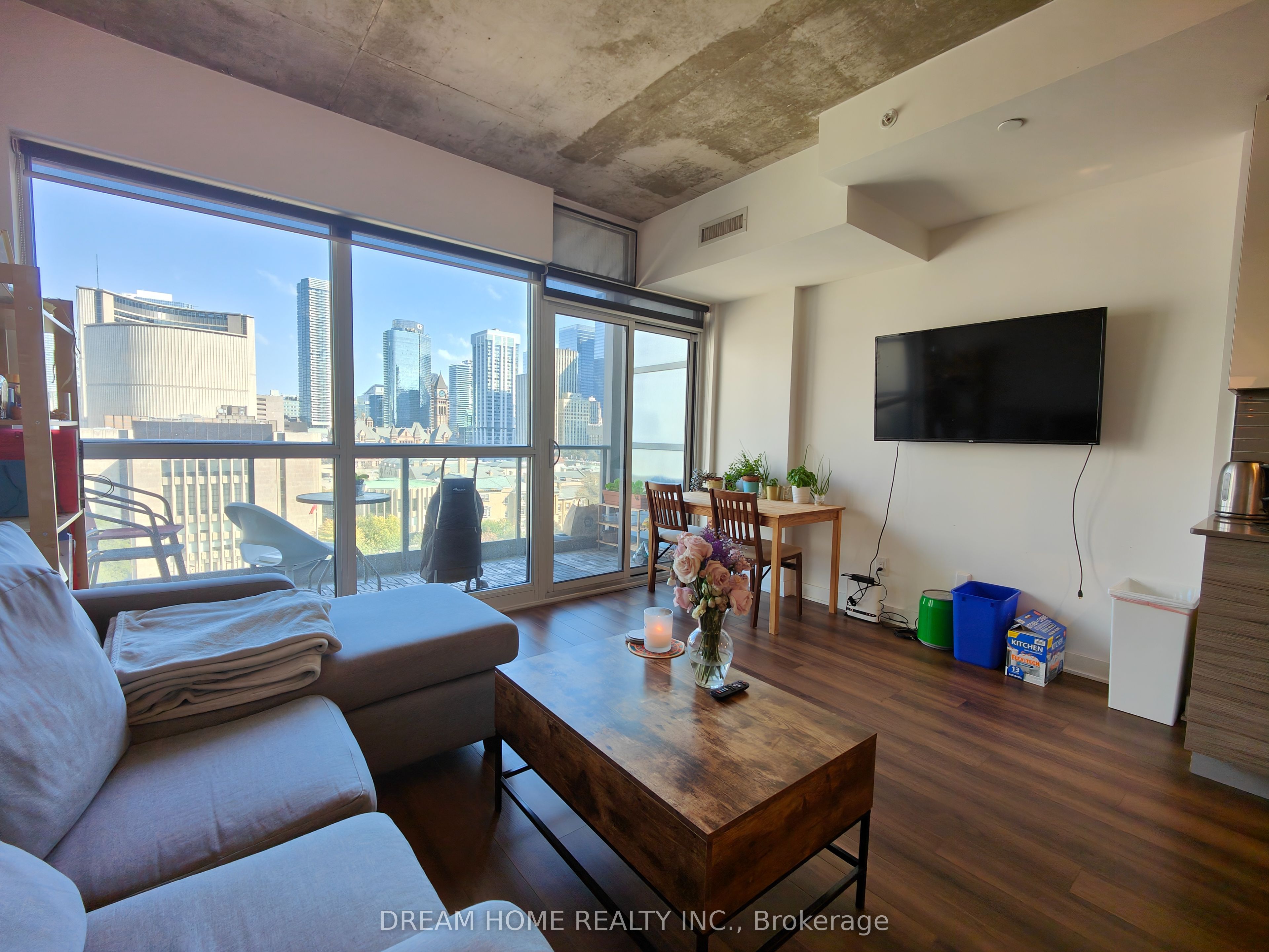 210 Simcoe Street 1109, Toronto, ON M5T 0A9 photo 3