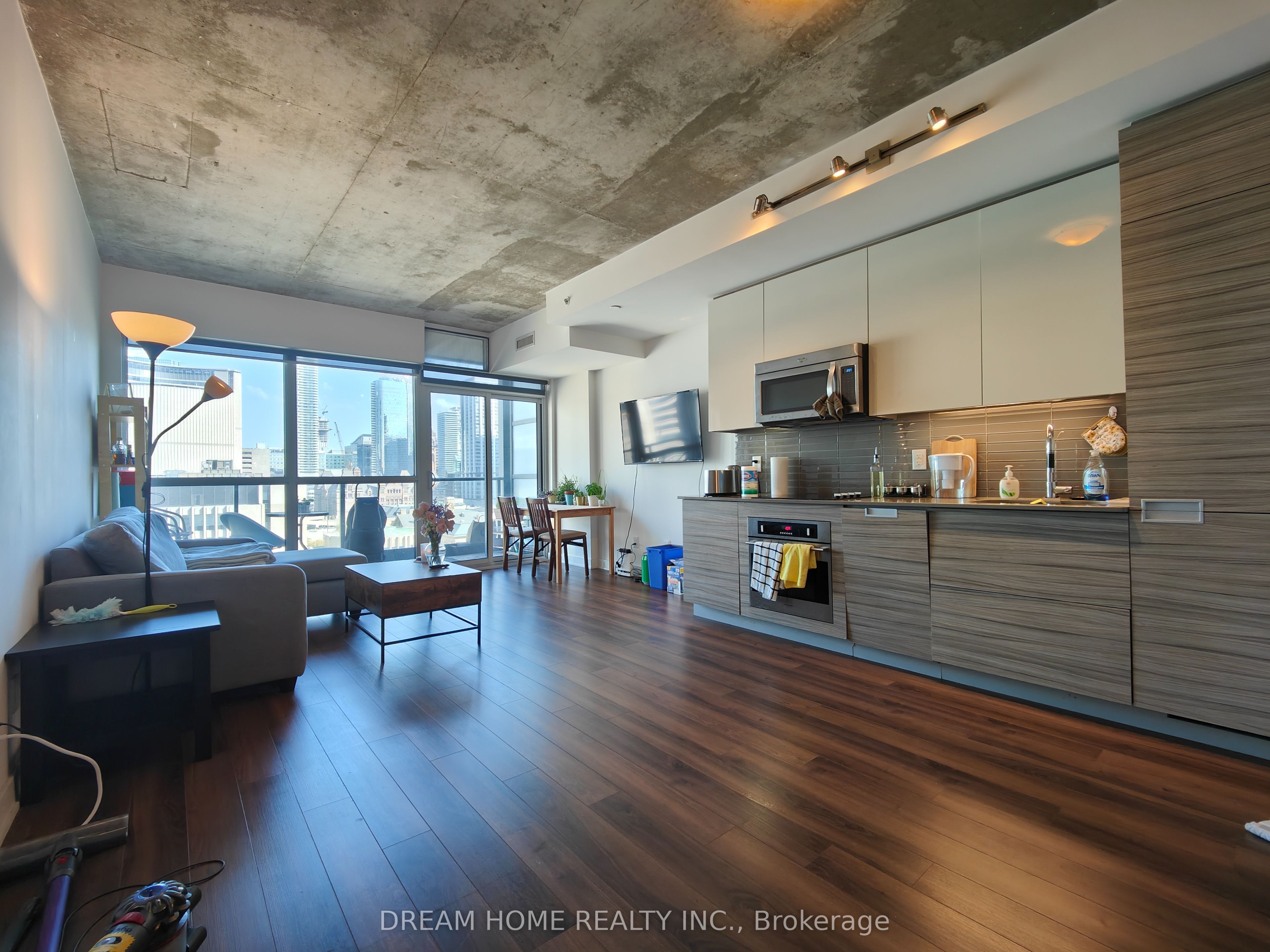 210 Simcoe Street 1109, Toronto, ON M5T 0A9 photo 4