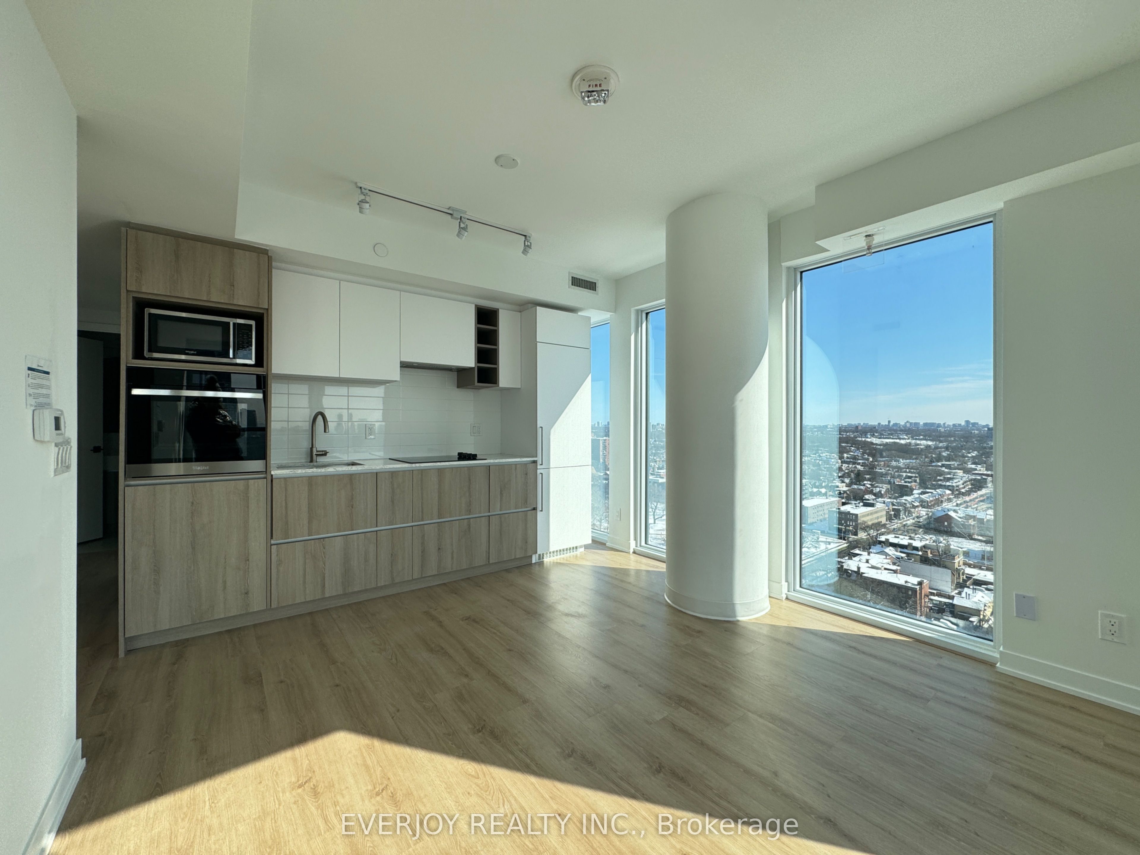 319 Jarvis Street 2215, Toronto, ON M5B 0C8